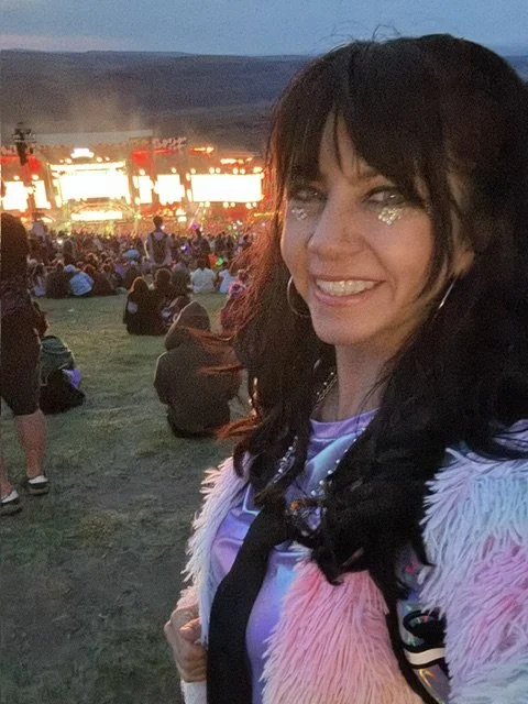 Therapists who rave. Music and Therapy. EMDR and Music. Using Music with EMDR. EMDR with creative expression. Therapy for musicians. Therapy for creatives. Therapy for highly sensitive people. Trauma therapy for musicians. Trauma therapy for artists.