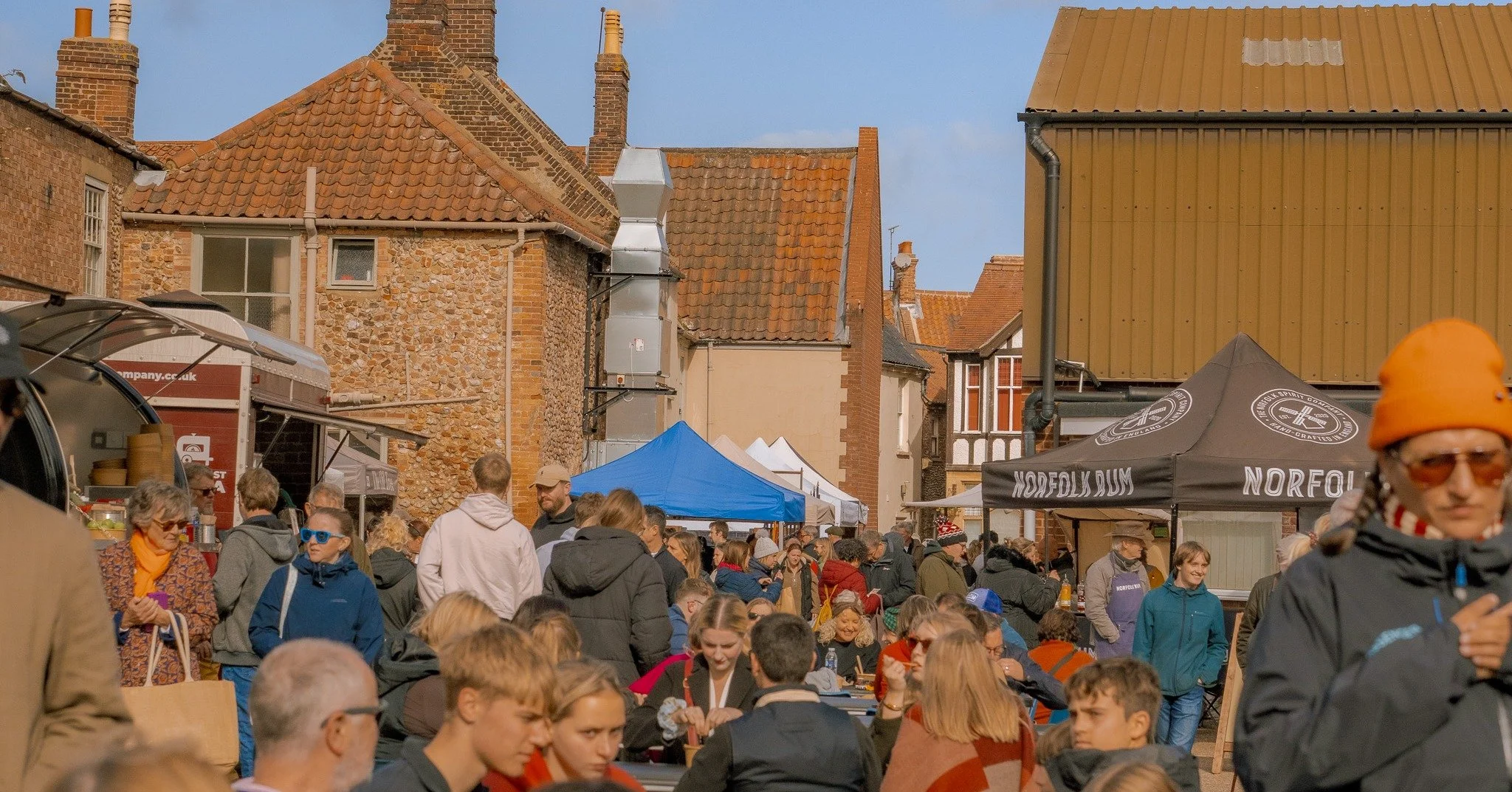 We'd be lying if we said we didn't miss the summer... But that golden winter sun makes everything look cinematic. Just a few days until market. Bring your coat, bring some cozy knitwear, bring your purse, bring your people and bring your appetite. No