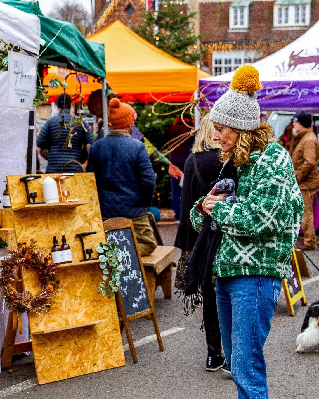 So with just a few days to go, here's a final full bulletin to let you know what to expect.

🗓️ THIS Sunday
🕙 10:00-15:00
🏺 81 independent, local makers
🌮 3 all-star HSM street food vendors
🏬 Town FULL of amazing businesses
🅿️ Pre-book parking 