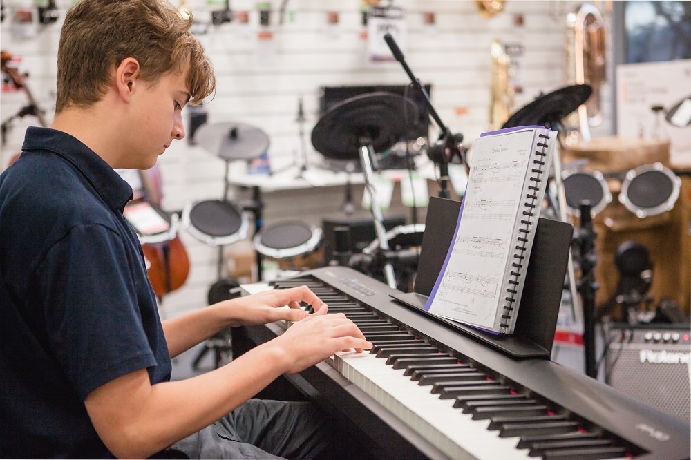 Which Christmas Gift: Guitar or Keyboard?