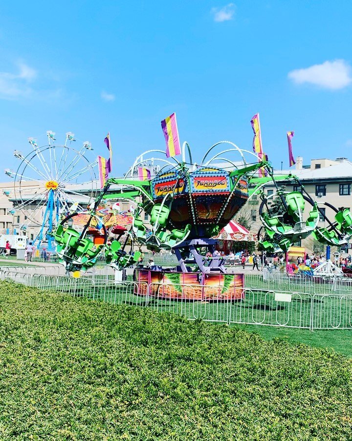Carnival Week 🎡🎟️💖@carnegiemellon University!!! Bloody Marys &amp; Mimosas to watch the buggy races, a CMU tradition! The weather has been absolutely beautiful in Pittsburgh this spring &amp; we are here for it. ☀️ Swipe for garnish game: multicol