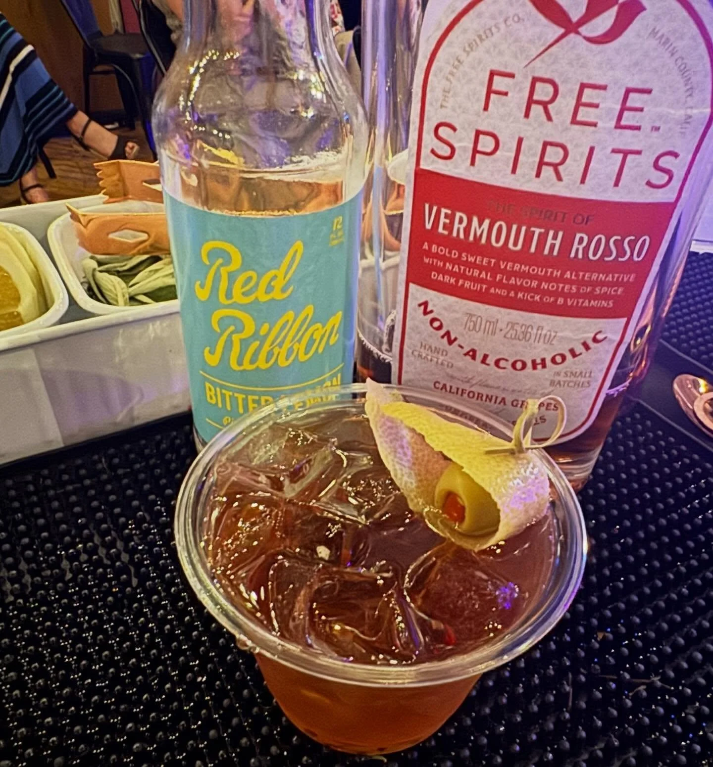 Thank you everyone who came out for Lo Tide 🌊 🩵, our collaboration with @swim_effect, bringing local live music to sober spaces. We really believe in this project, as we offer a fully non-alc bar program and believe that cocktails can be delicious 