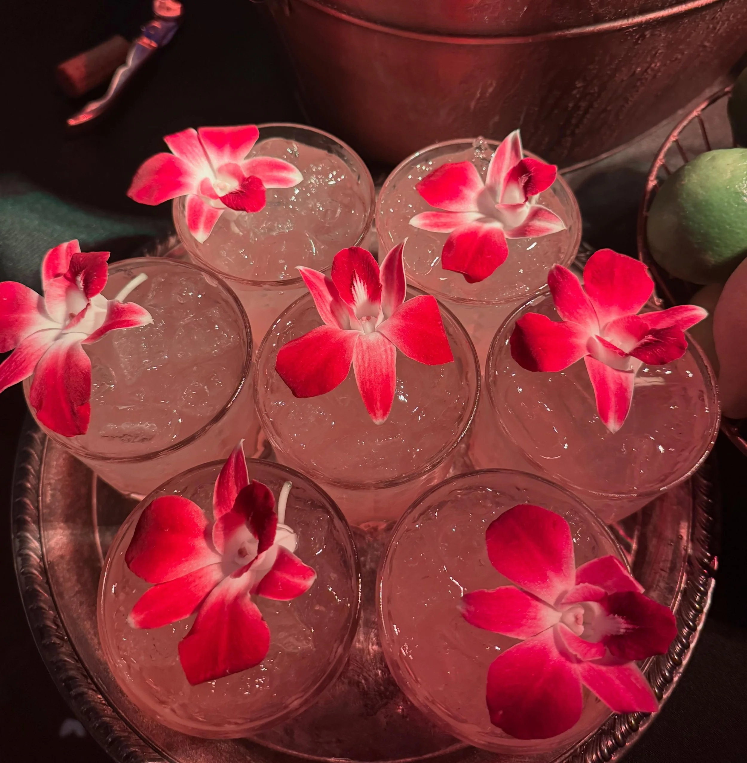 Tropical Mule 🌺🍹🌴

Featuring a pineapple papaya simple syrup made from @prestogeorge special tea blend, fresh lime juice, your favorite vodka, and local ginger beer from @natronabottling! 

Catch this cocktail, prepared with or without vodka, at L