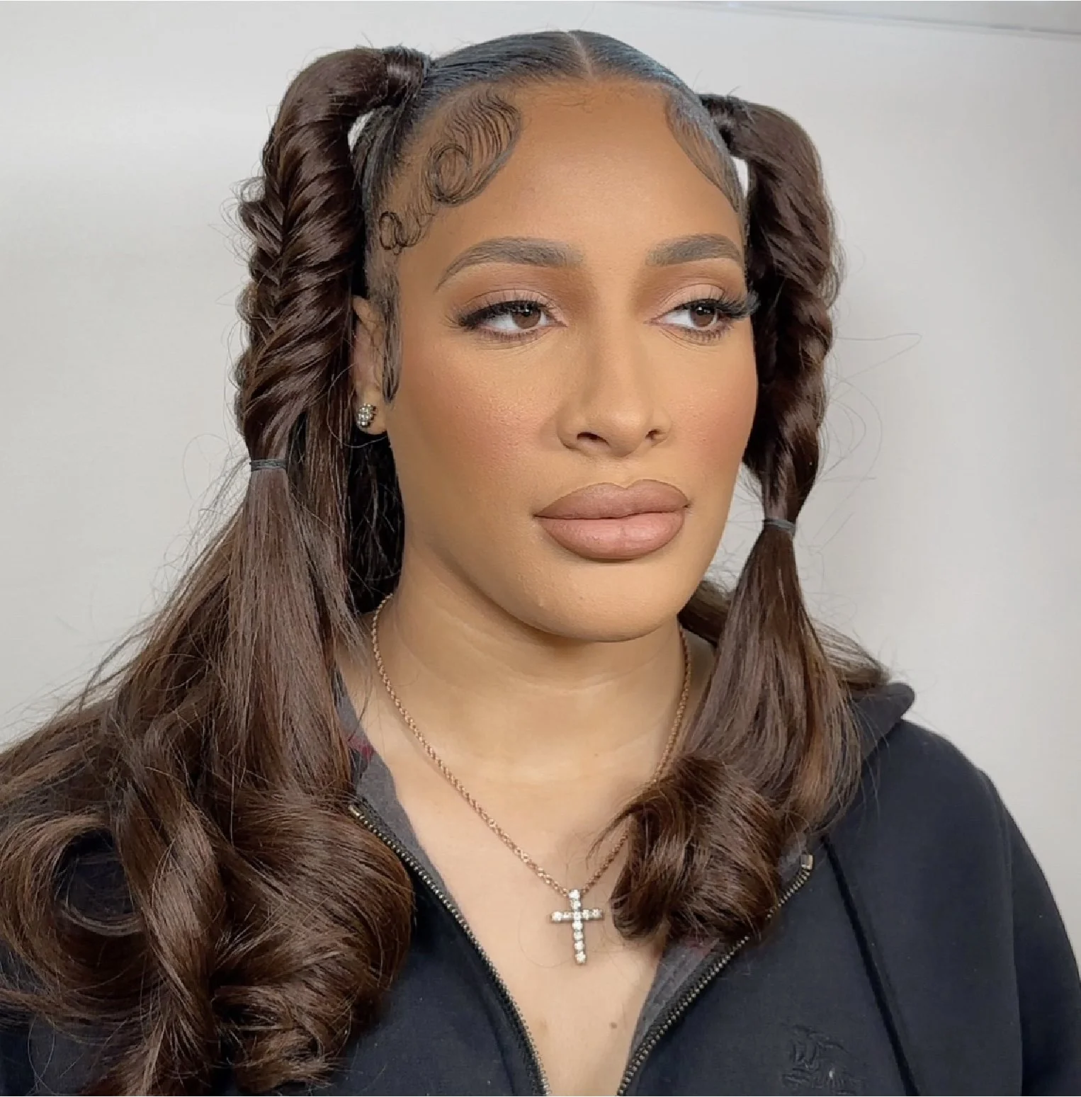 DewybyDej beautiful bronze makeup application on a black woman