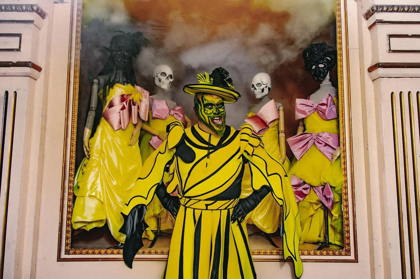 Halloween-Special bei LIFE Costumes! 
Mache dich bereit f&uuml;r Halloween mit LIFE Costumes, dem besonderen Kost&uuml;mverleih! 
Hier findest du eine gro&szlig;artige Auswahl an oargen Kost&uuml;men f&uuml;r jeden Anlass, und du bekommst eine pers&o