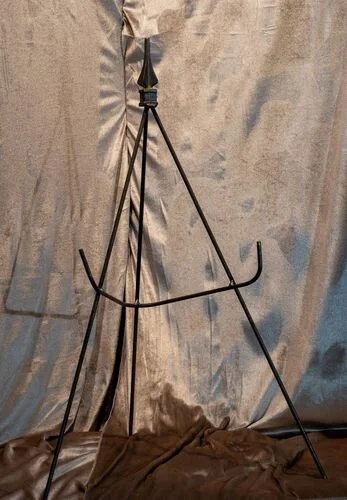Black Metal Easel