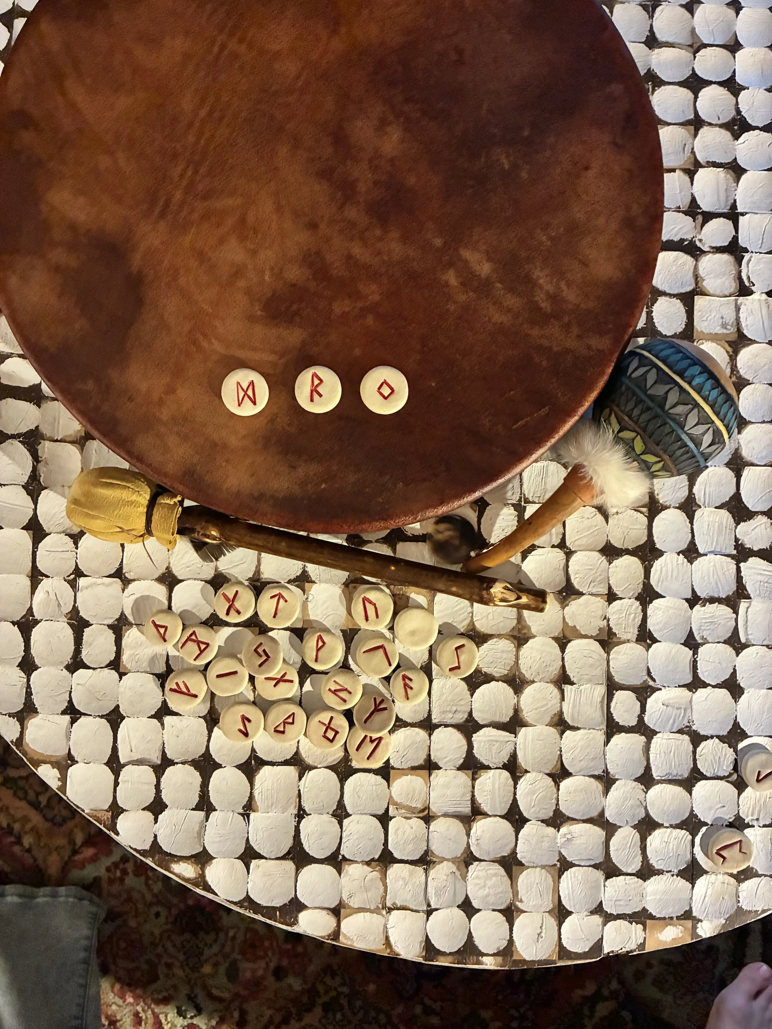 a red deer frame drum with the runes Dagaz, Raidho, Ingwaz