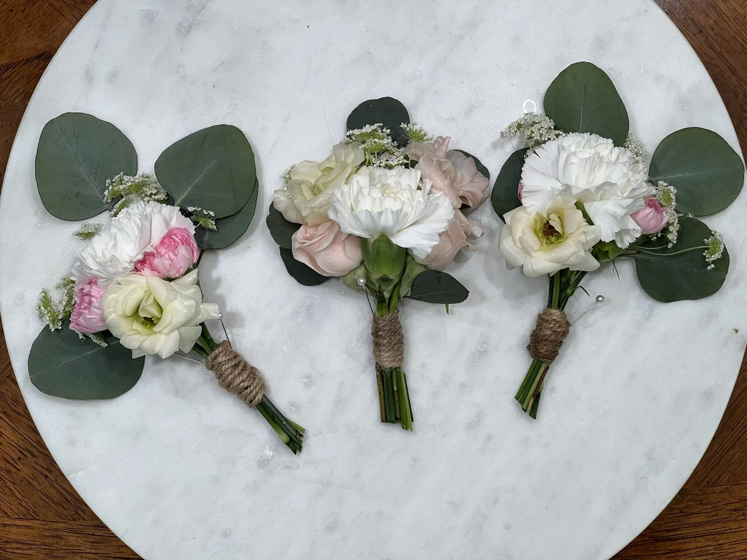 F&N Elopement Boutonnières