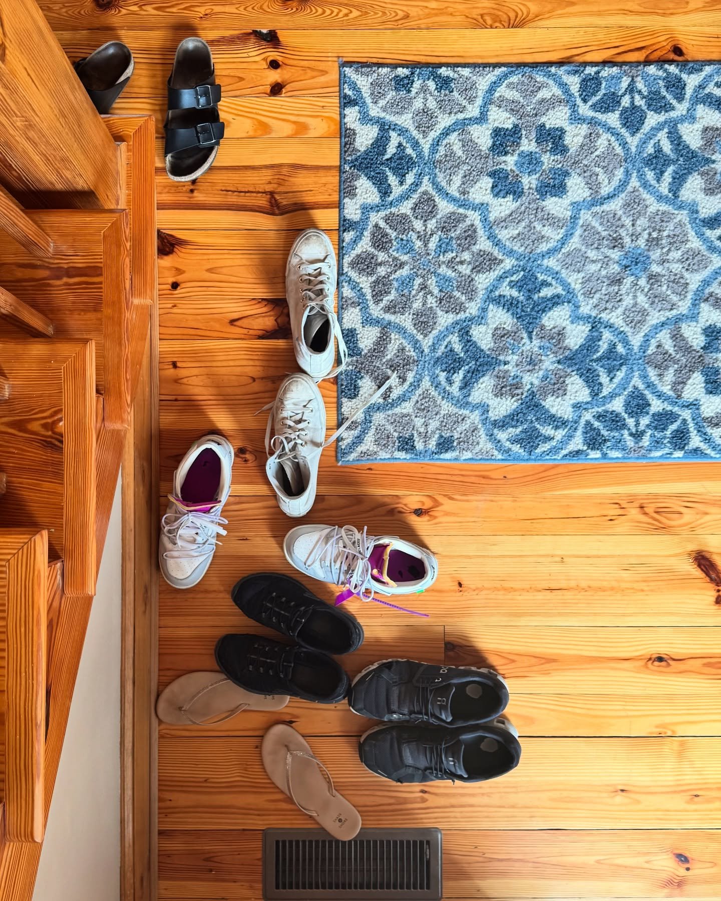 This showing included 2/3 of the kids, his mom, and her best friend. Why?

Because there was 0 doubt in her mind this was going to be her house.

She knew it even before photos were posted. 

&hellip; and she was right! As of 10pm last night, they&rs