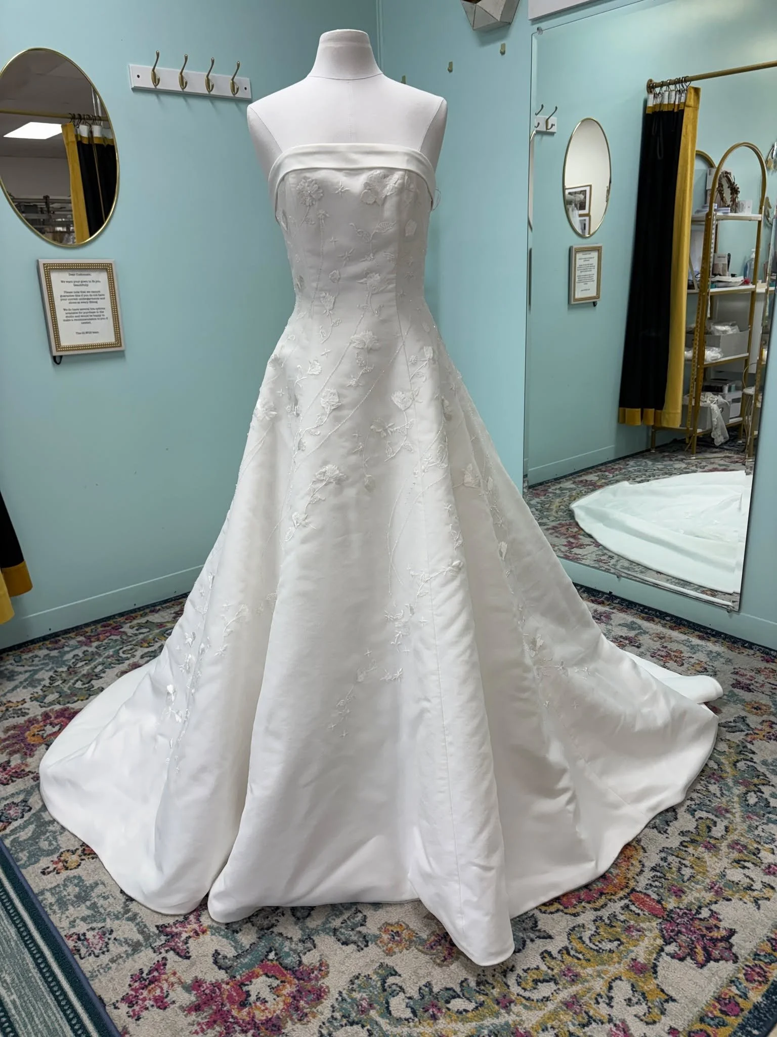 ✨ Vintage Find: &ldquo;Audra&rdquo; ✨

Every once in a while we find a gown that feels like it has another wedding story left in it.

Audra is a beautiful 1990s vintage bridal gown with delicate beadwork and a dramatic cathedral-length train. She has