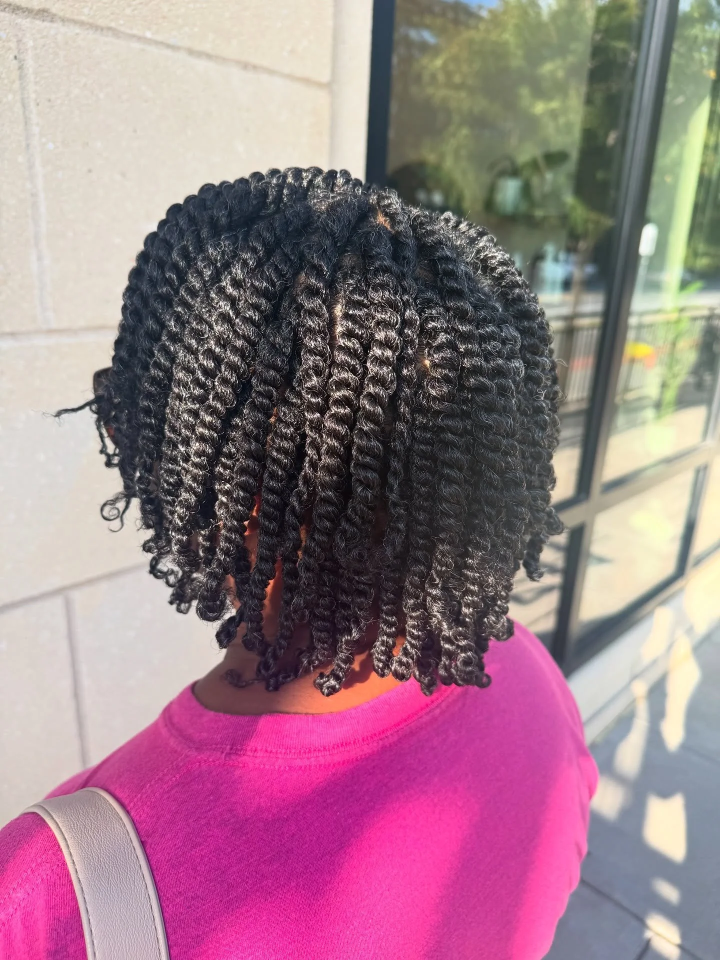 Single rope twist with flat twist on the side 🪄 Rosemary Stimulating scalp therapy on her scalp and strands for pre styling moisture. Twist created using Rosemary styling foam.
#naturalhairstyles #bostonnaturals #bostonnaturalhair #tightcurls #bos