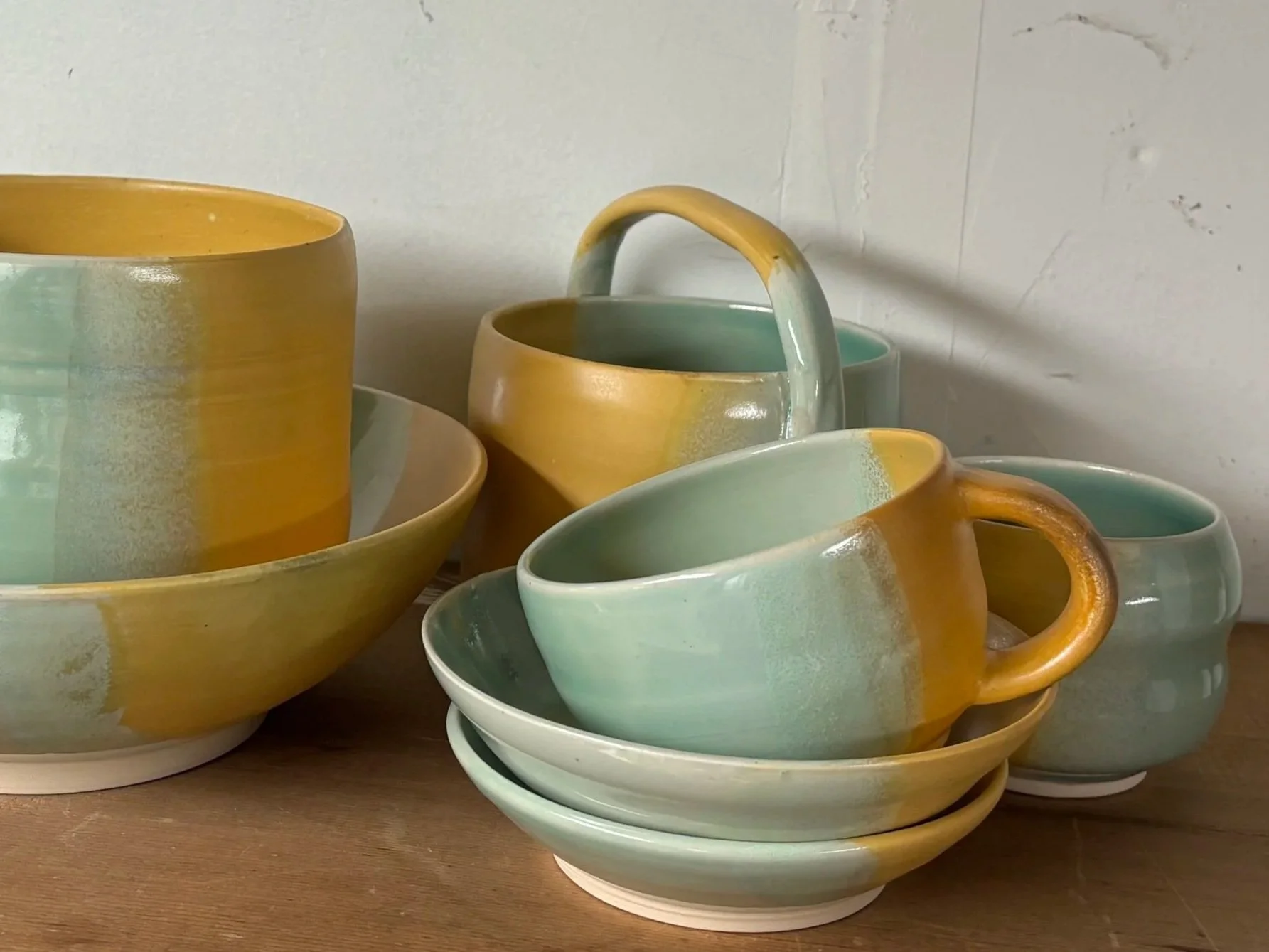 #21 collection of bowls, mugs, plats and containers