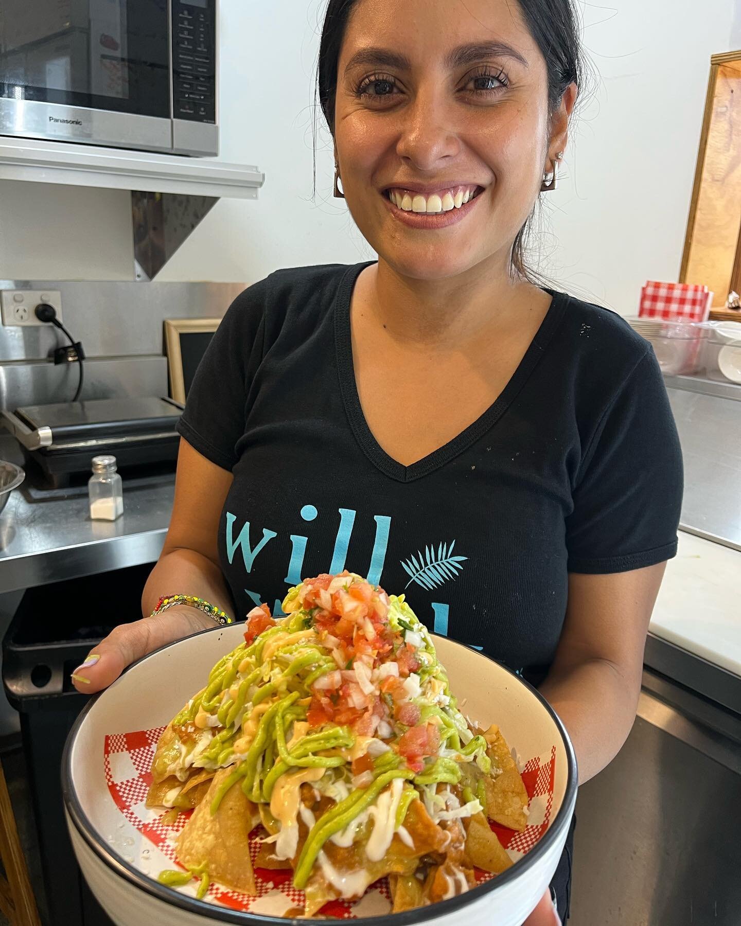 Hey guys! Our Caloundra shop it&rsquo;s open. 
We will be here until 8:00 pm make sure you pop in and grab some delicious Holy Nachos or some churros with chocolate sauce! 

You can also call us to order Takeaway&rsquo;s 
☎️(07) 31852960 

Or order t