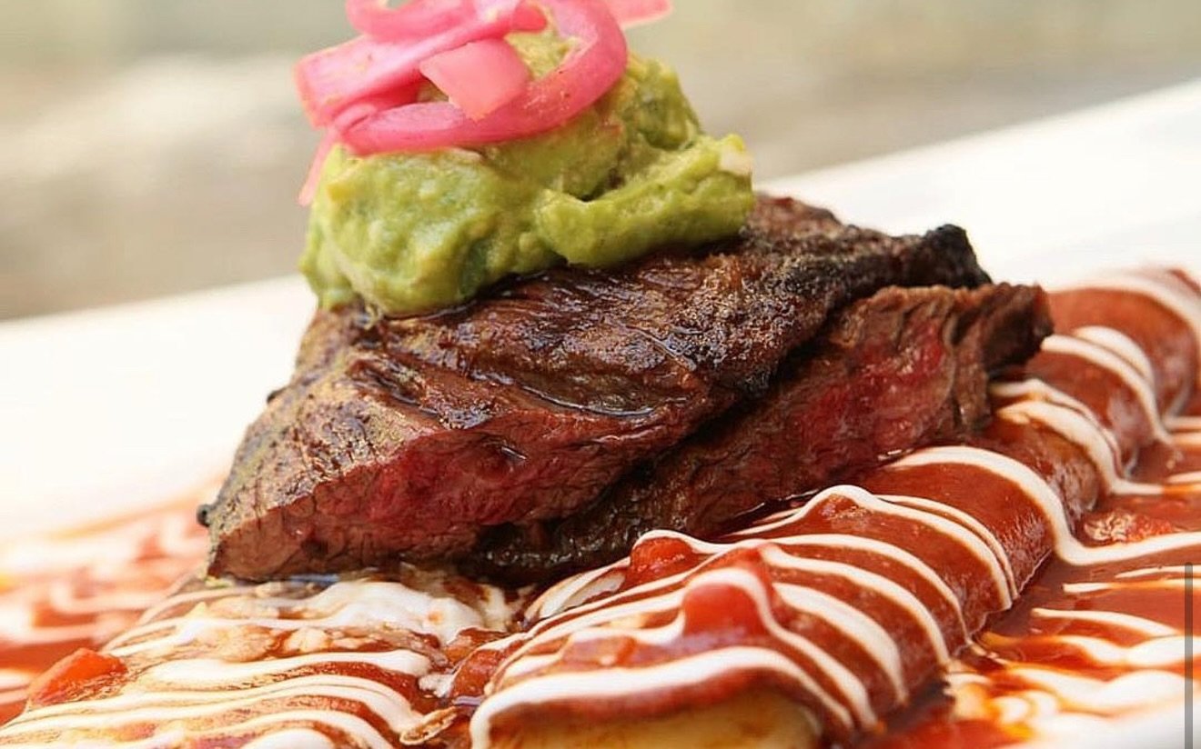 S-T-E-A-K TAMPIQUE&Ntilde;A 🤩 half pound of skirt steak stacked with 2 cheese enchiladas &amp; topped with guacamole &amp; pickled onions 
#cypresstx 
#houstonrestaurants 
#katytexas 
#houstonmexicanfood