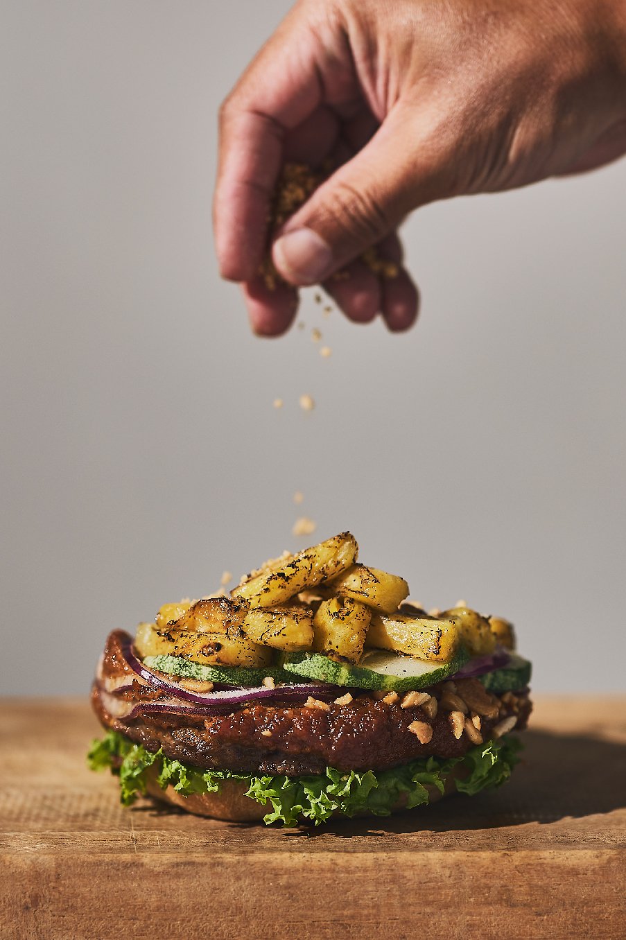 VEGANBURG - MADE WITH 100% PLANT-BASED LOVE