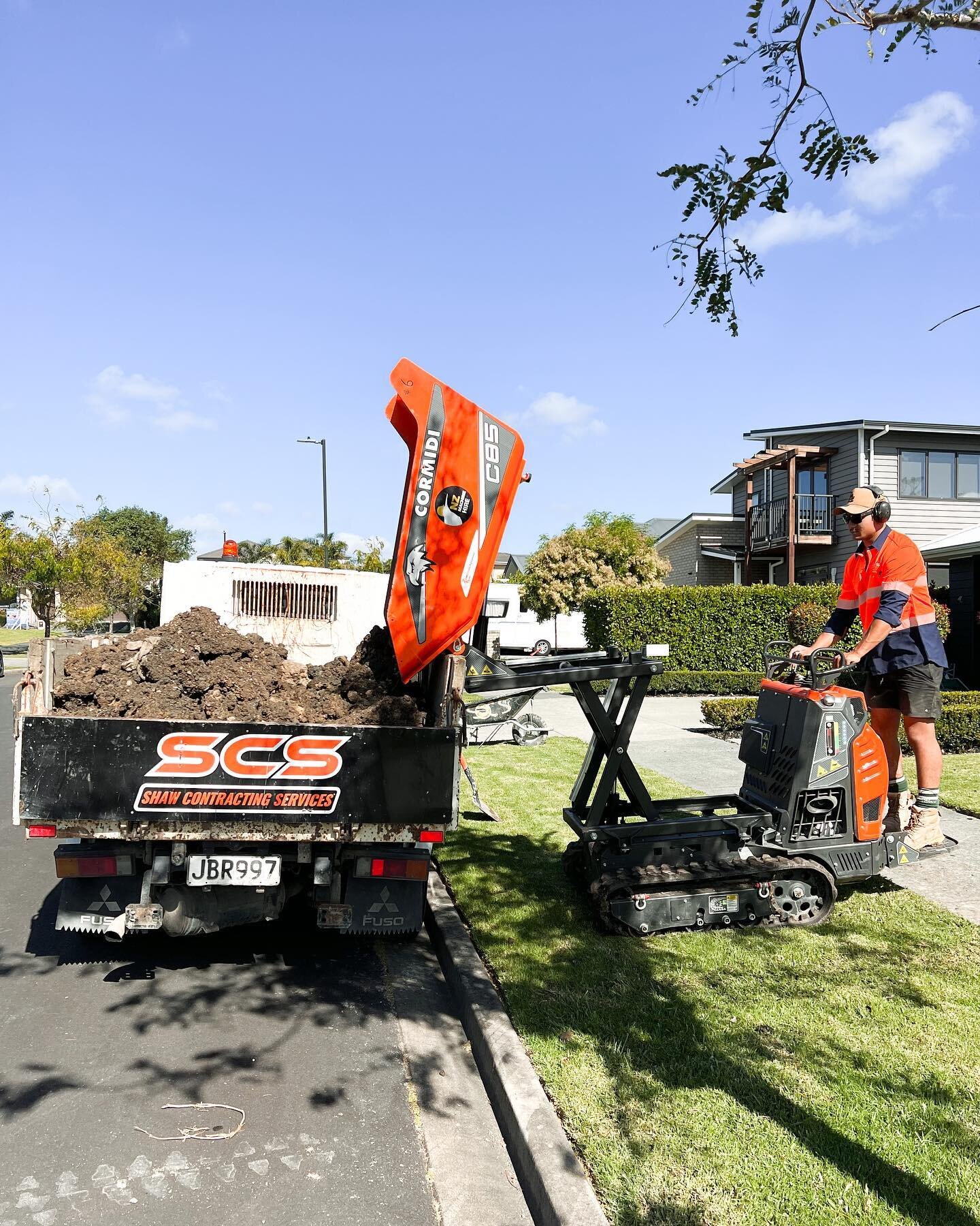 Big thanks to @prontohirenz for putting us onto @nzmachinehire to help us get the job done with their 800kg Cormidi loader! Our team at Shaw Contracting Services is committed to delivering exceptional results for our clients, and we couldn't have don