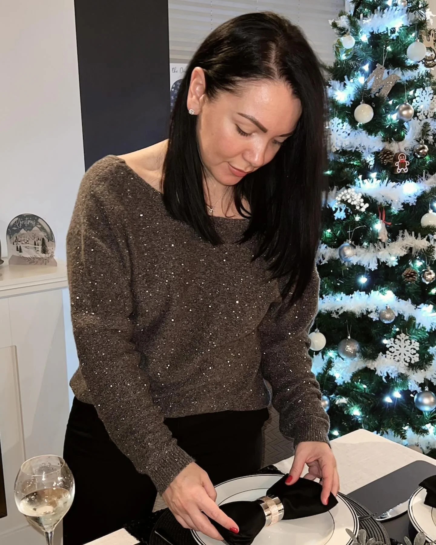 This year we&rsquo;ve decided on Christmas lunch out, so I won&rsquo;t be setting a festive table at home, although I always enioy the process!
Looking back at a few warm moments from past years instead🥰

Wishing you a very Merry Christmas🎄💫
May y