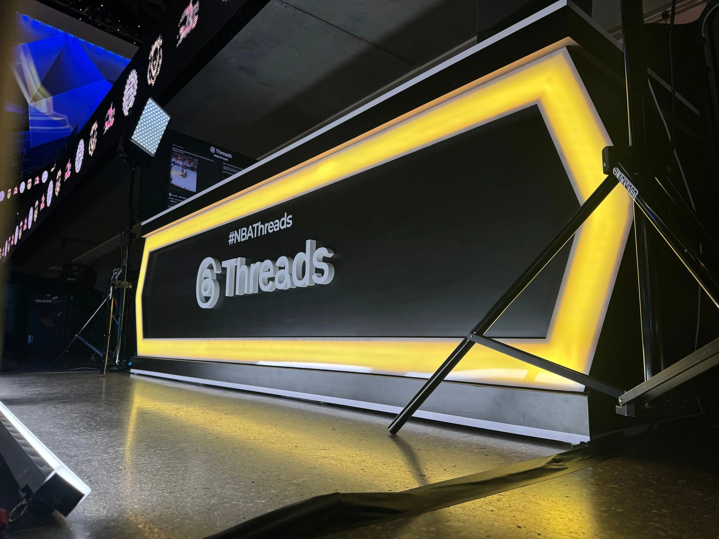 MetaNBA_Desk_01.jpg