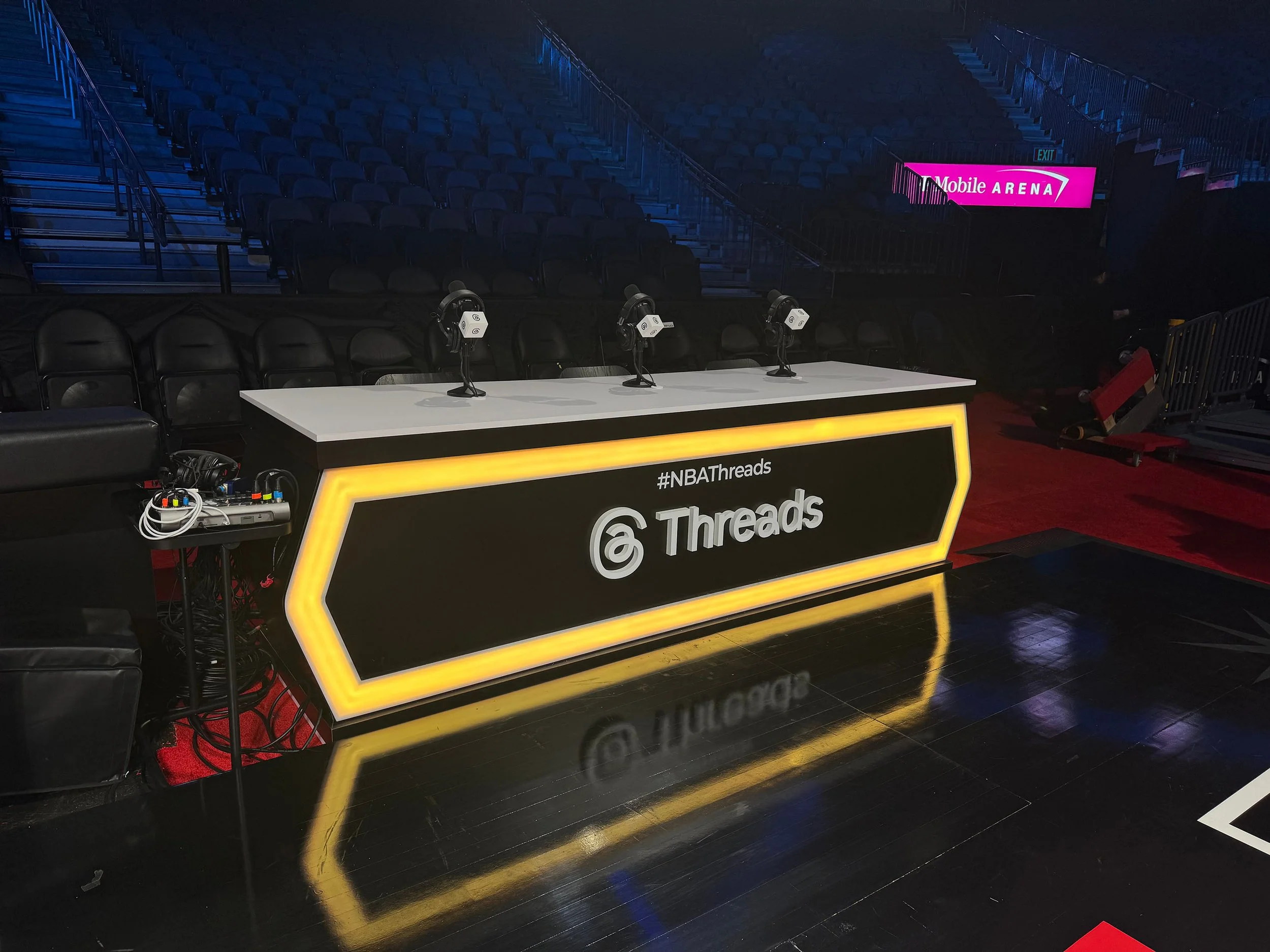 MetaNBA_Desk_04.jpg