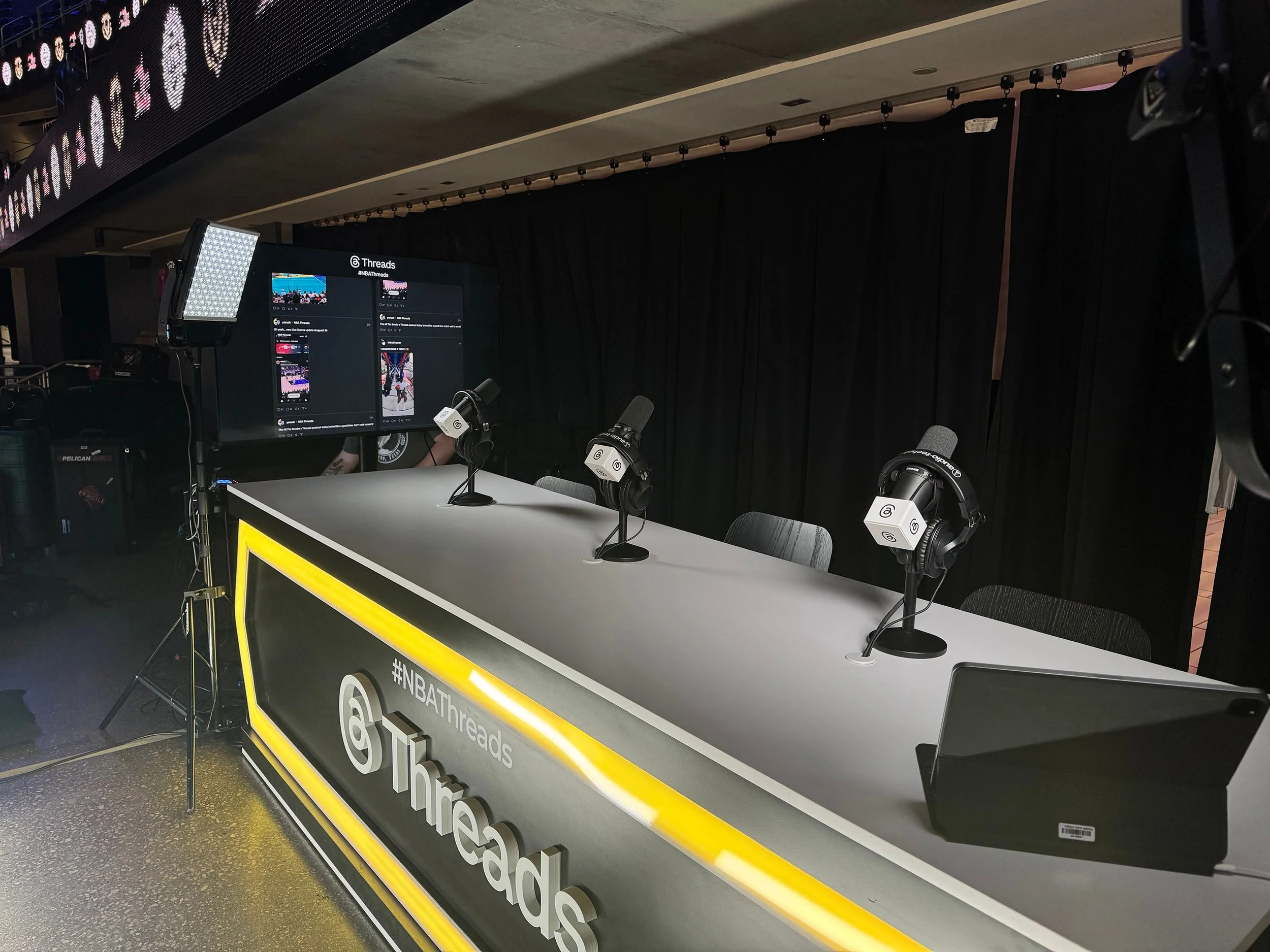 MetaNBA_Desk_03.jpg
