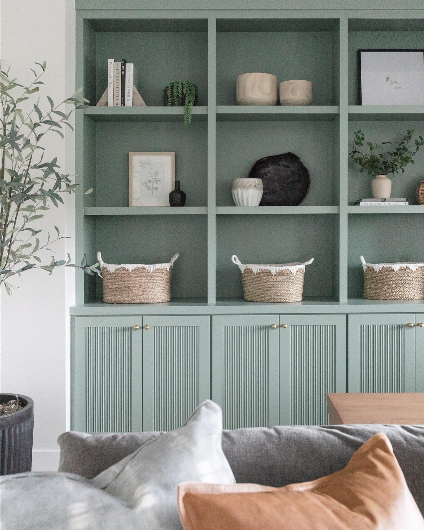 Every space designed and styled down to the last detail. 
.
.
Design: @whausofdesign 
📸: @sarahbrookephoto 
.
.
.
#custominteriors #customfurniture #interiorstyling #homerenovation #homeremodel #roomrefresh #roomrenovation #livingroomdesign #customh