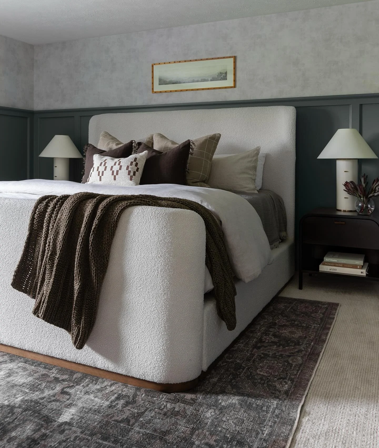 Transitioning into fall with refined layers and understated elegance—luxury made cozy.
.
Have a project in mind? Click the link in bio to tell us about your project! 
.
Design @whausofdesign 
📸 @sarahbrookephoto 
.
.
.
#custominterior #customh