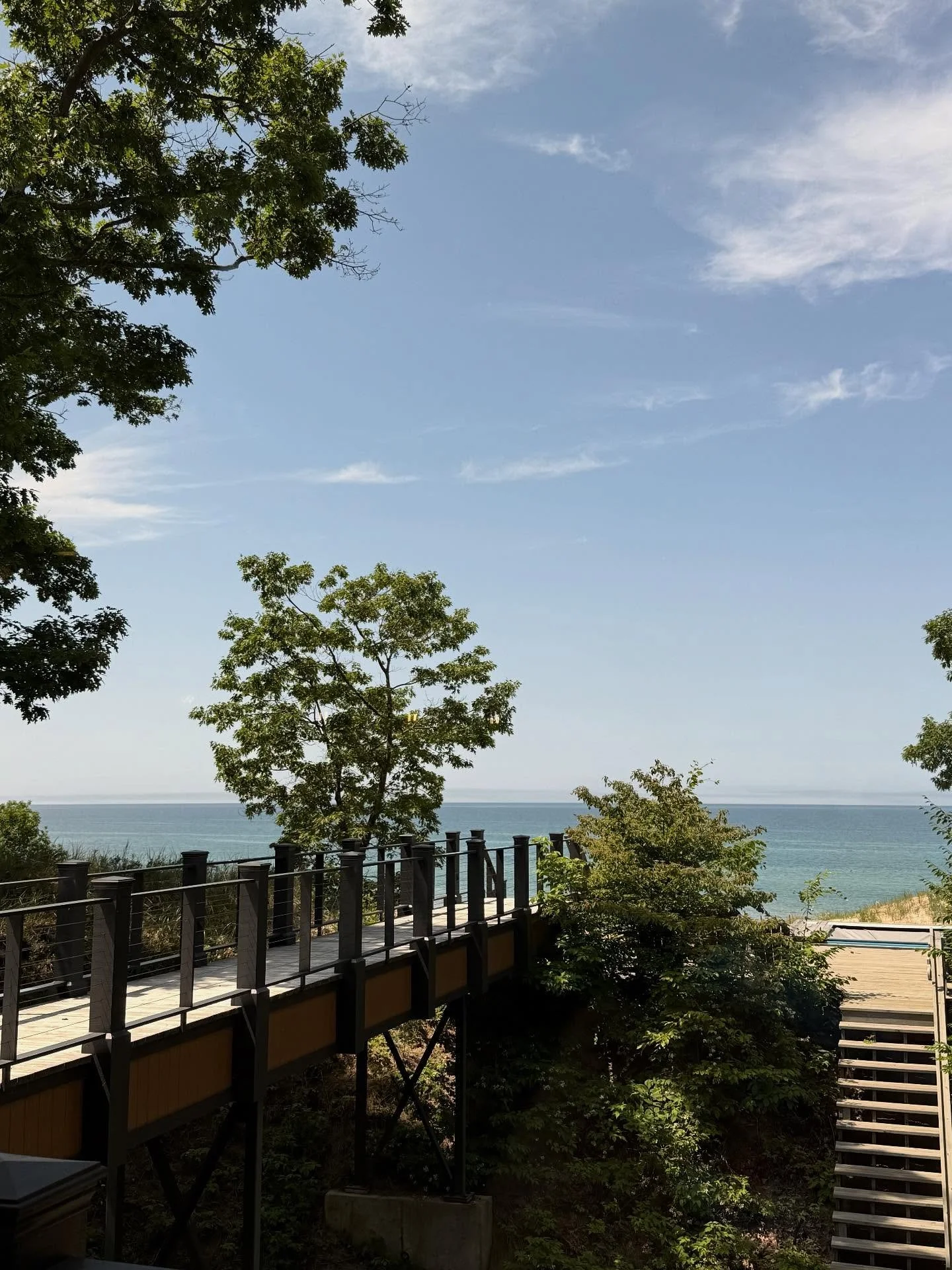 ✨ Sneak peek of a recent Lake Michigan project! This great room was designed for effortless entertaining and soaking in those stunning views. 😍
.
.
#LakeMichiganLiving #LuxuryInteriors #GreatRoomGoals #EntertainInStyle #LakefrontDesign #InteriorInsp
