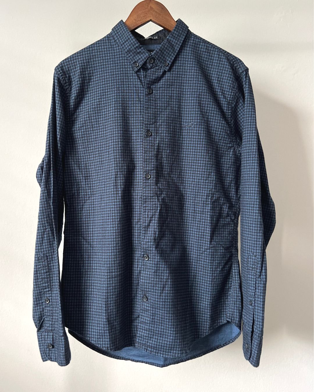 hollister-houndstooth-muscle-longsleeve-1.jpg