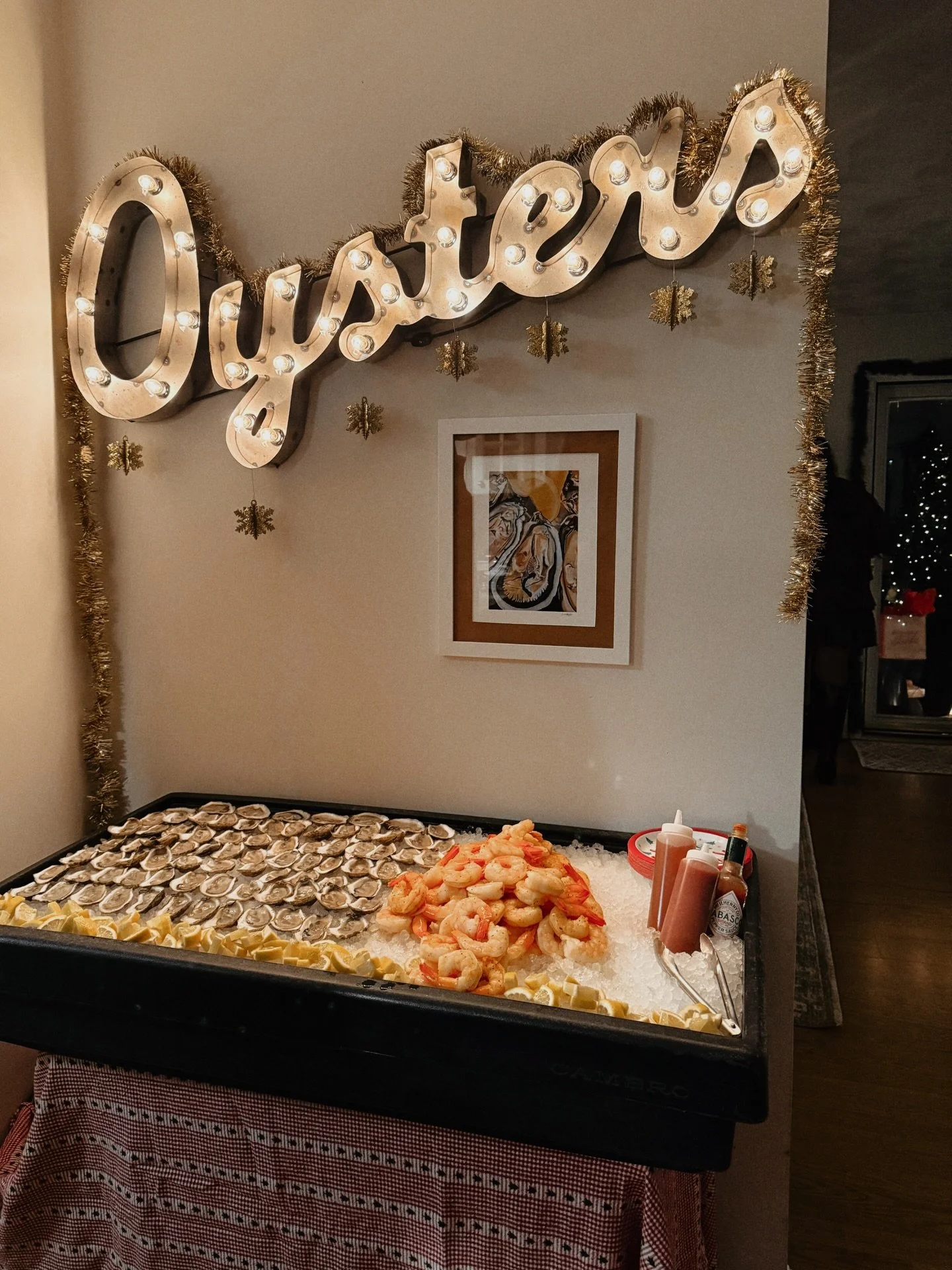 It&rsquo;s not a party without ✨oysters✨

Place your orders for Christmas delivery or local pickup by this Friday at 401oystercompany.com! 🎄🦪

#eatmoreoysters #rawbar #rhodeisland #ninigretpond