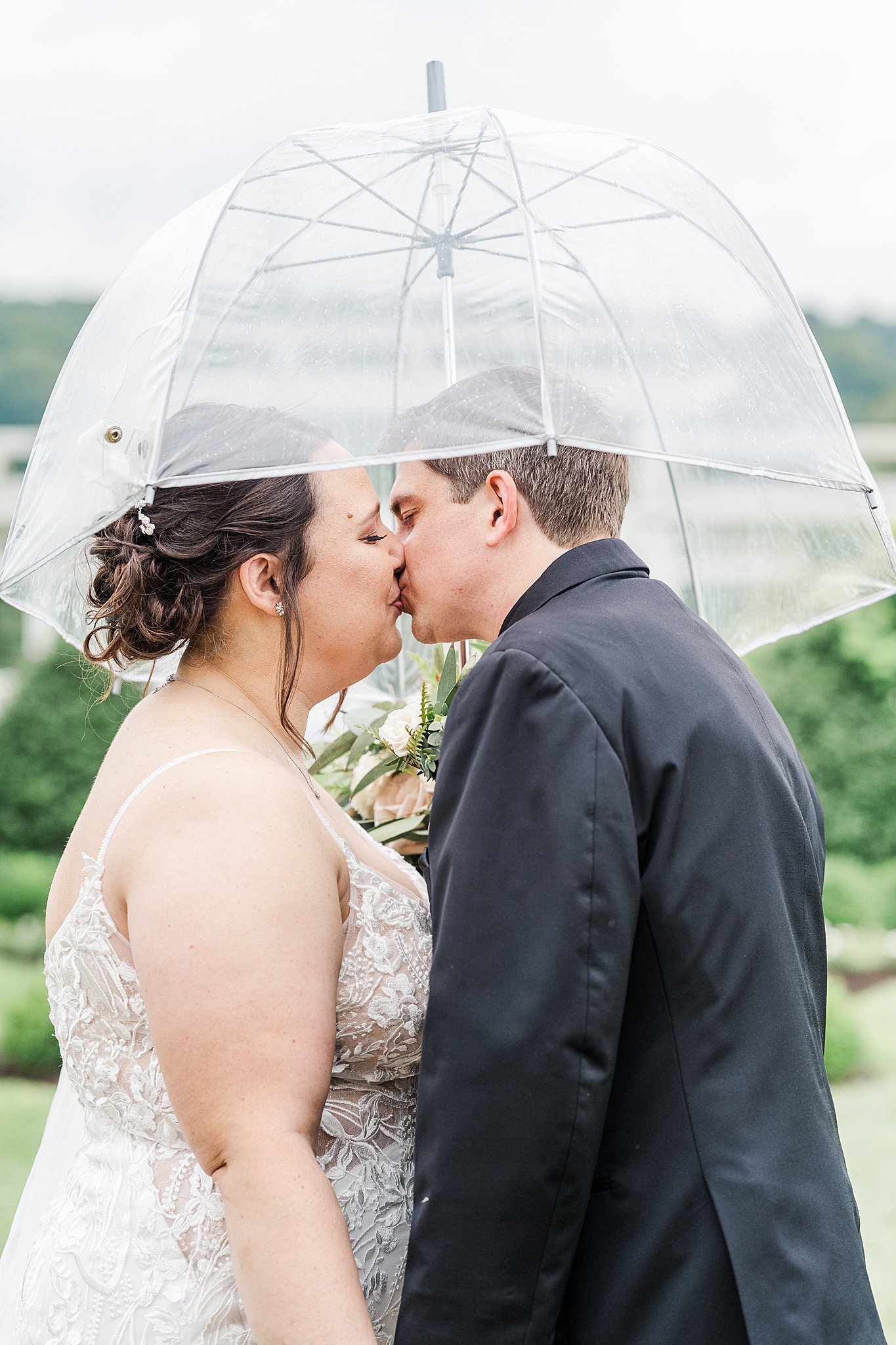 The Barn at Stoneybrooke Summer outdoor Rainy Wedding Photography_5202.jpg