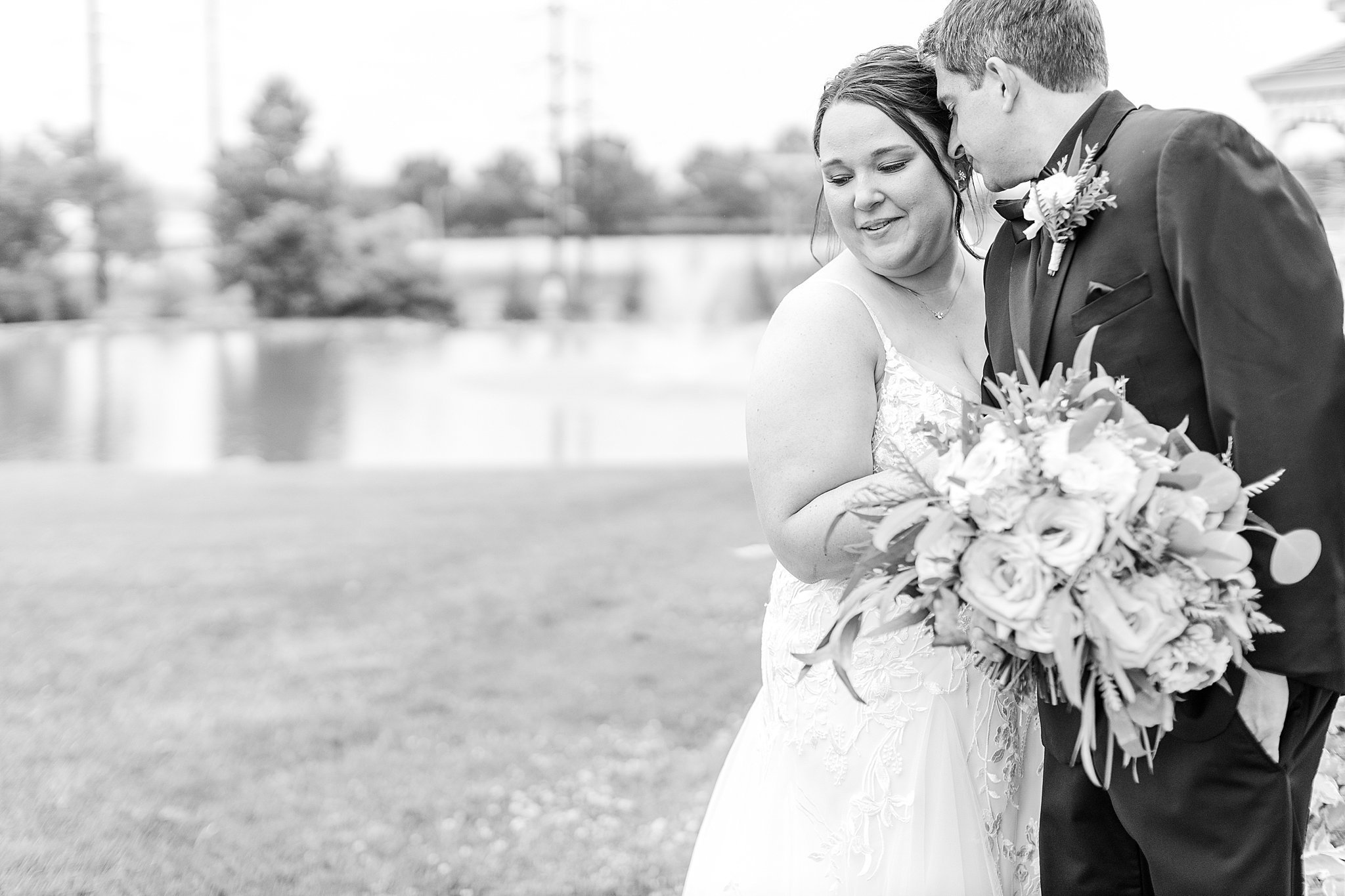 The Barn at Stoneybrooke Summer outdoor Rainy Wedding Photography_5216.jpg