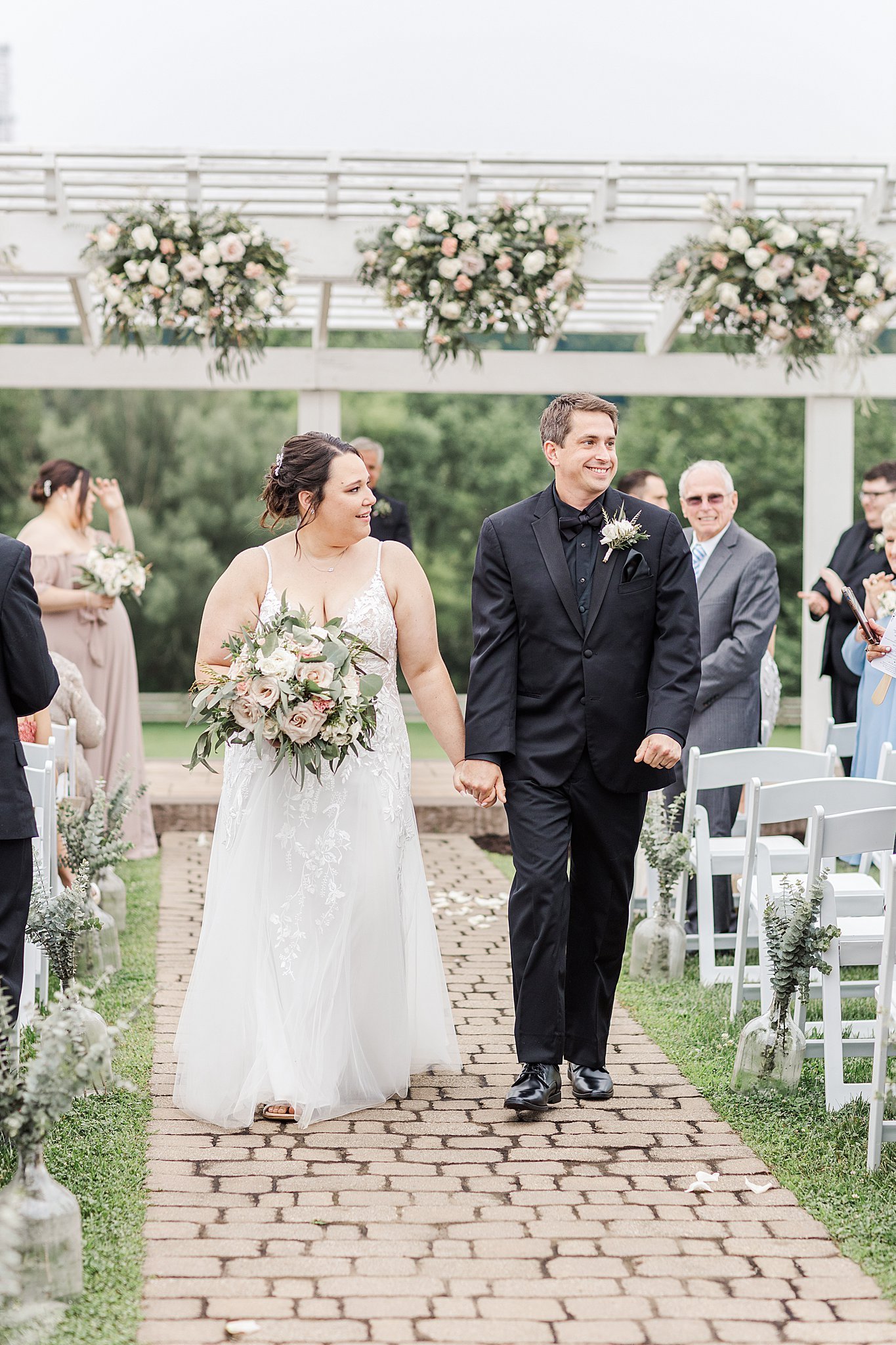 The Barn at Stoneybrooke Summer outdoor Rainy Wedding Photography_5255.jpg