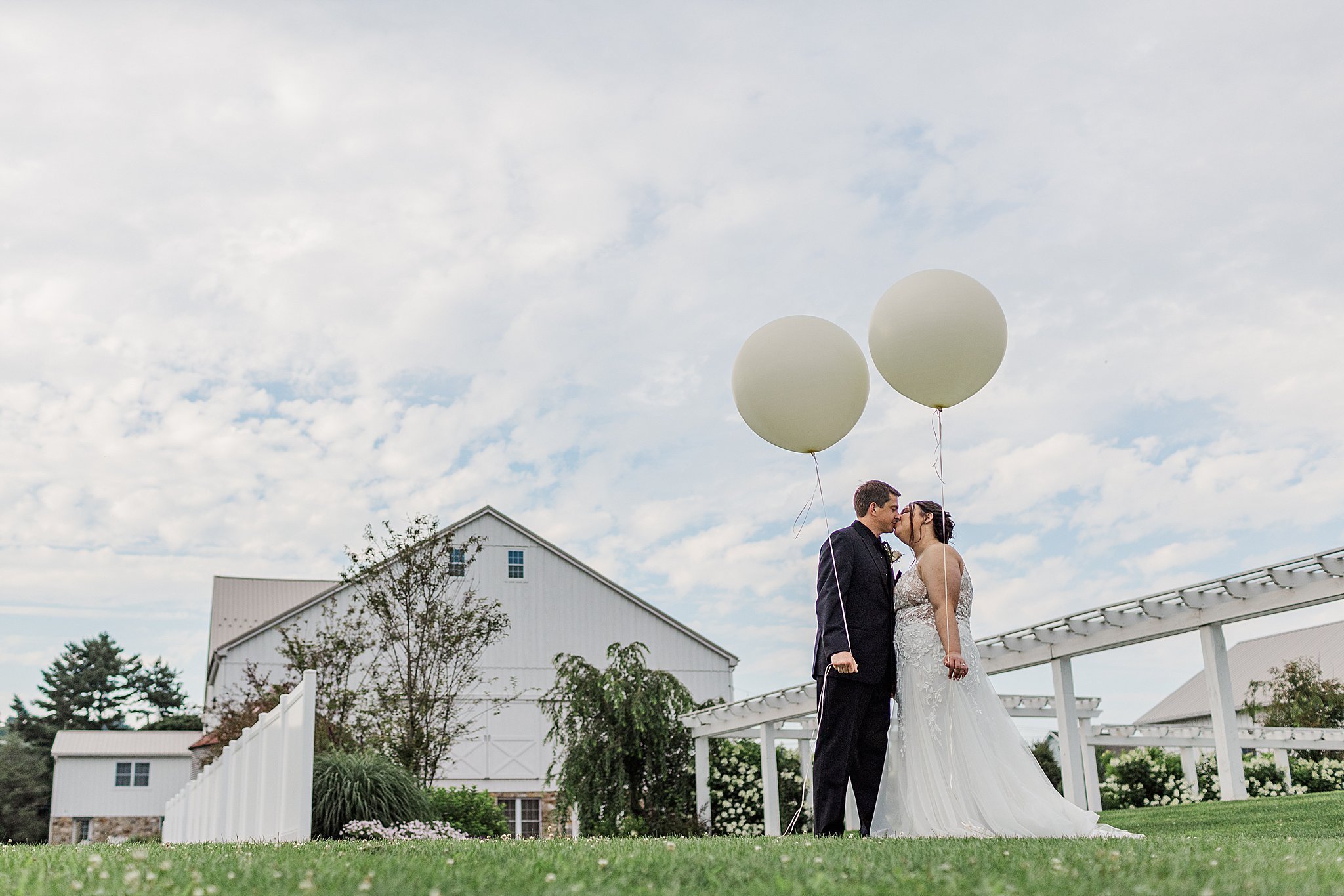 The Barn at Stoneybrooke Summer outdoor Rainy Wedding Photography_5239.jpg