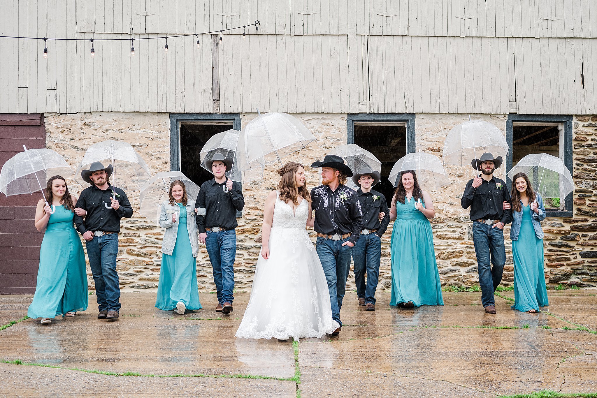 Smoker Farm Rainy Day Spring Wedding Photography 