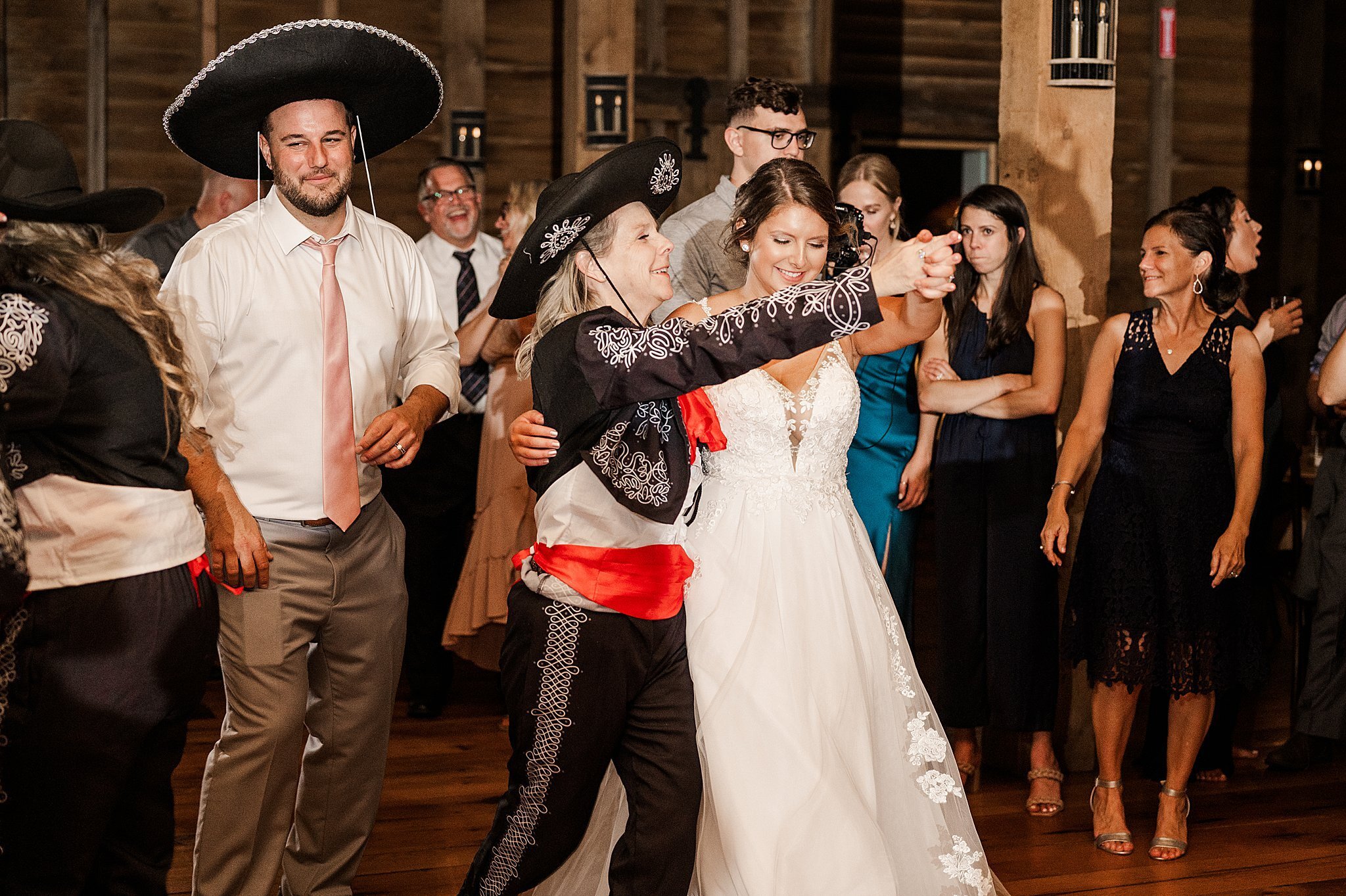 The Star Barn Elizabethtown PA Luxury Summer Wedding Photography_3074.jpg