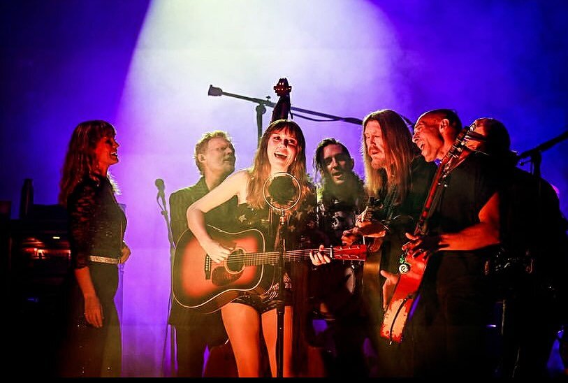 Thanks you Florida for some fun shows. Pictured here w/ @mollytuttle at @orangeblossomrevue 📸 @jennrossphotography @tipitinas in New Orleans is next!
*
*
#heartisthehero #thewoodbrothers #mollytuttleandgoldenhighway