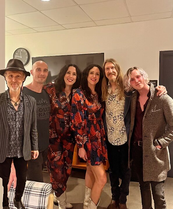 Lovely year-end tour with our new friends @thewatsontwins and @stevencooperstein
❤️❤️The fans and venues were amazing,
and biggest gratitude for our talented crew.
Also thanks Chris for time-traveling to make it into this pic🙂 

#heartisthehero #the