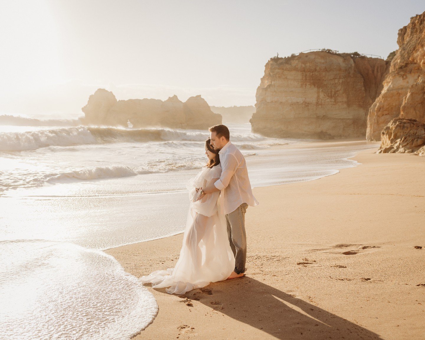Spring is the best time for beach photoshoot. Beautiful sunrays, empty beaches and images filled with love <3 Is there a better way to celebrate your babymoon? Ps: yes I have lots of stunning dresses you can wear :) #toppregnants #familyphotograph