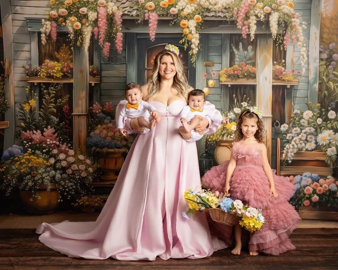 ✨ Mother&rsquo;s Day Sessions Are Here! ✨
Mother&rsquo;s Day Sessions are all about capturing the love you share with your children and the quiet, meaningful moments that deserve to be remembered forever. From cuddles and laughter to gentle hugs, we&