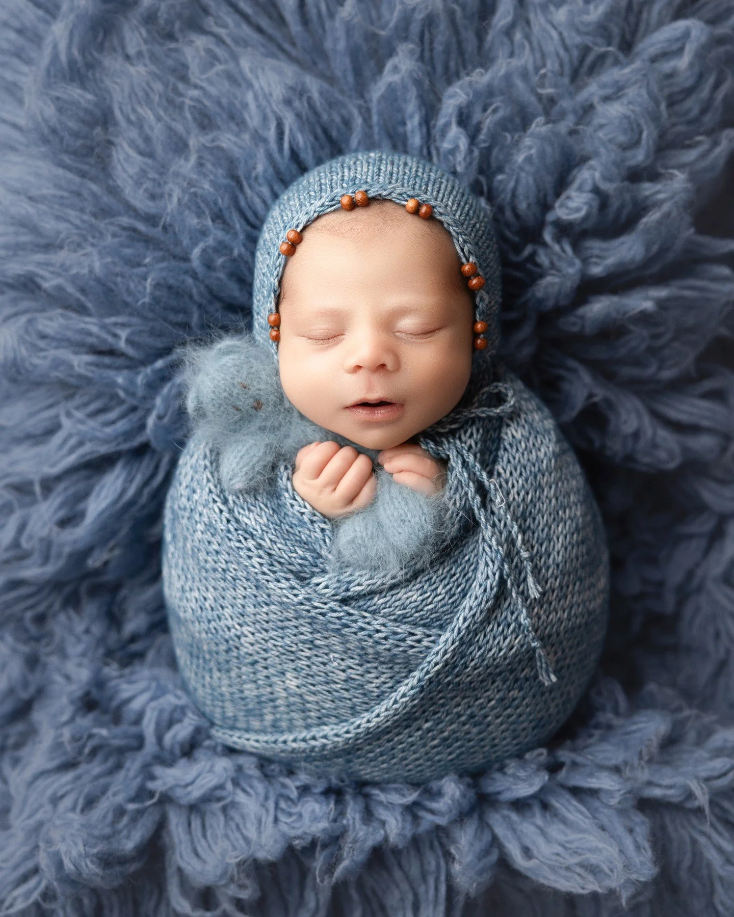 Cuteness overload <3 I couldn't wait to meet this little cutie pie after I photographed his mummy's maternity session. He was a little superstar during his newborn photoshoot and we created so many beautiful images for his parents to cherish! #alg