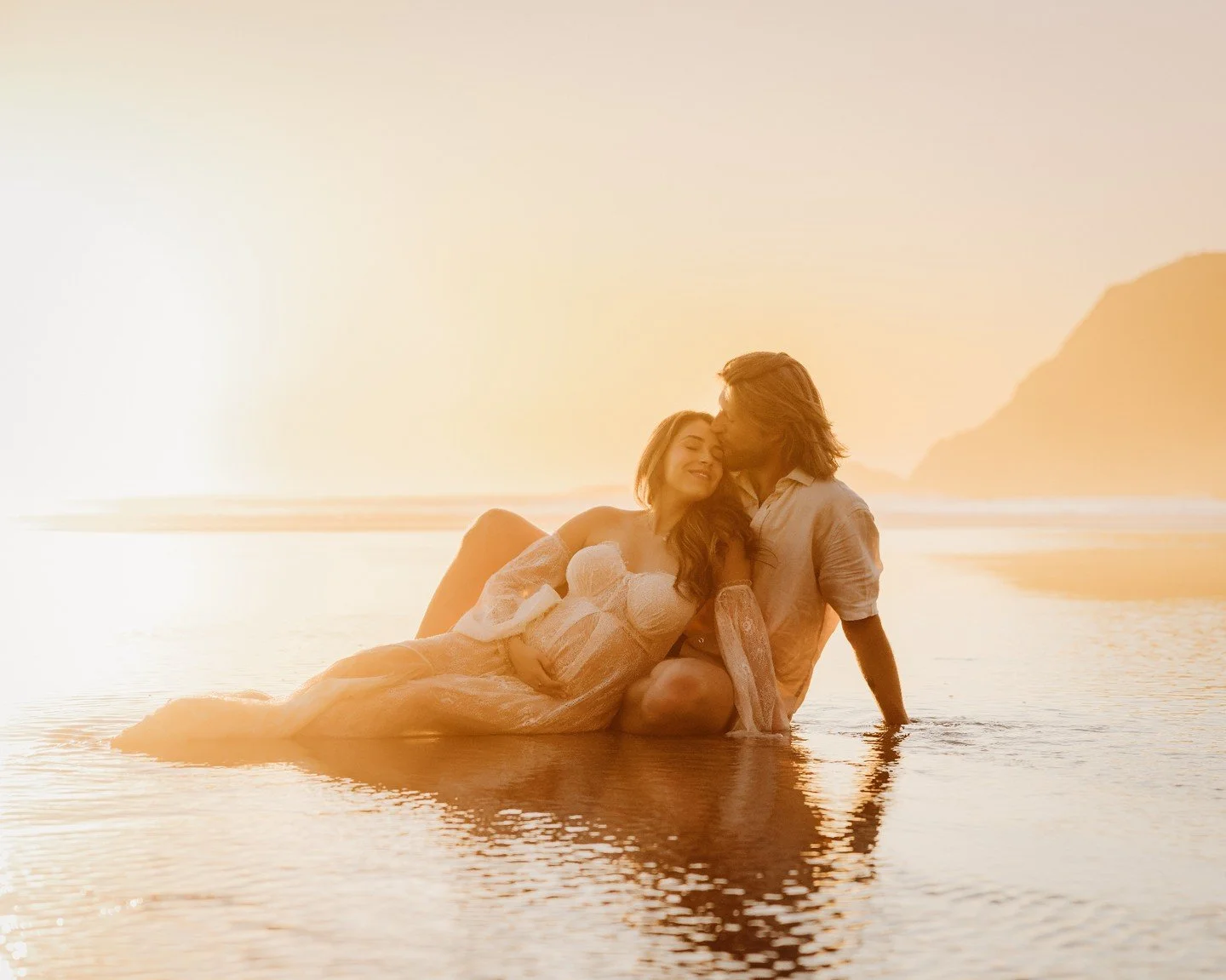 There's nothing more beautiful than seeing so much love during pregnancy photoshoot and this gorgeous couple were the cutest <3 #toppregnants #familyphotographeralgarve #algarvephotographer #photographeralgarve #beachphotographer #beachphotographe