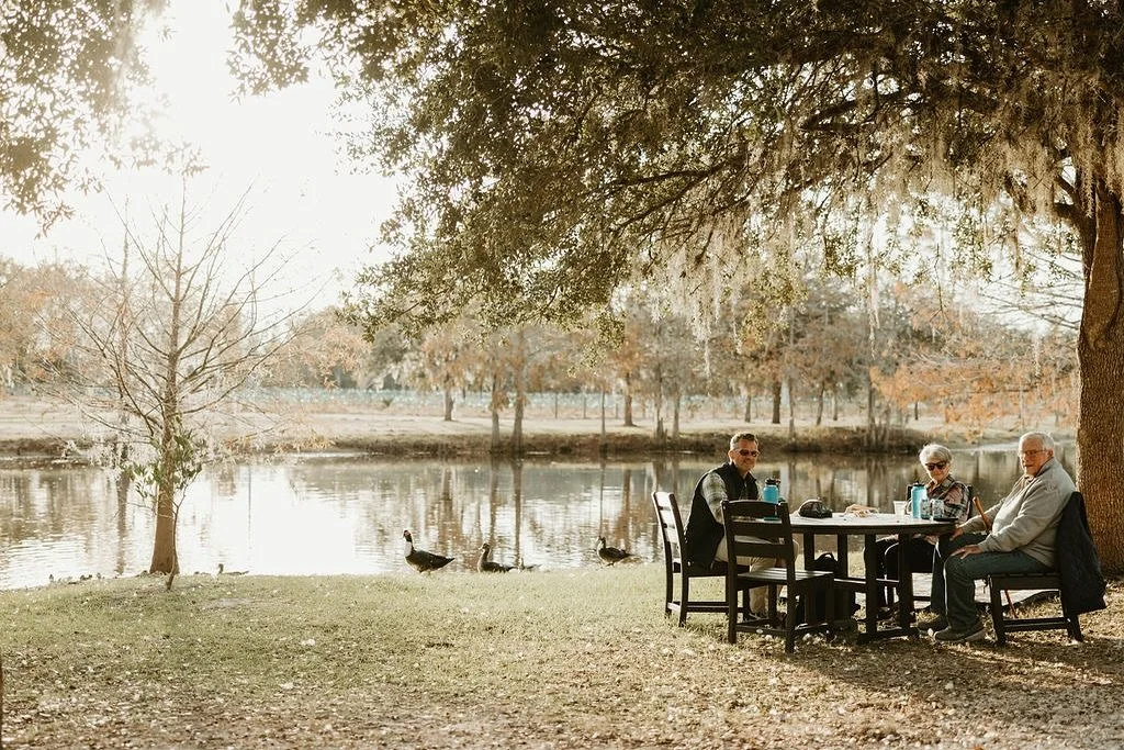Can you feel it? Fall is in the air! Okay, maybe only early in the morning, but it&rsquo;s a glimpse of cozy scenes like this. Learn about ways you can enjoy the farm this fall at congareeandpenn.com/explore.

Photo by @ansleypacettiphotography