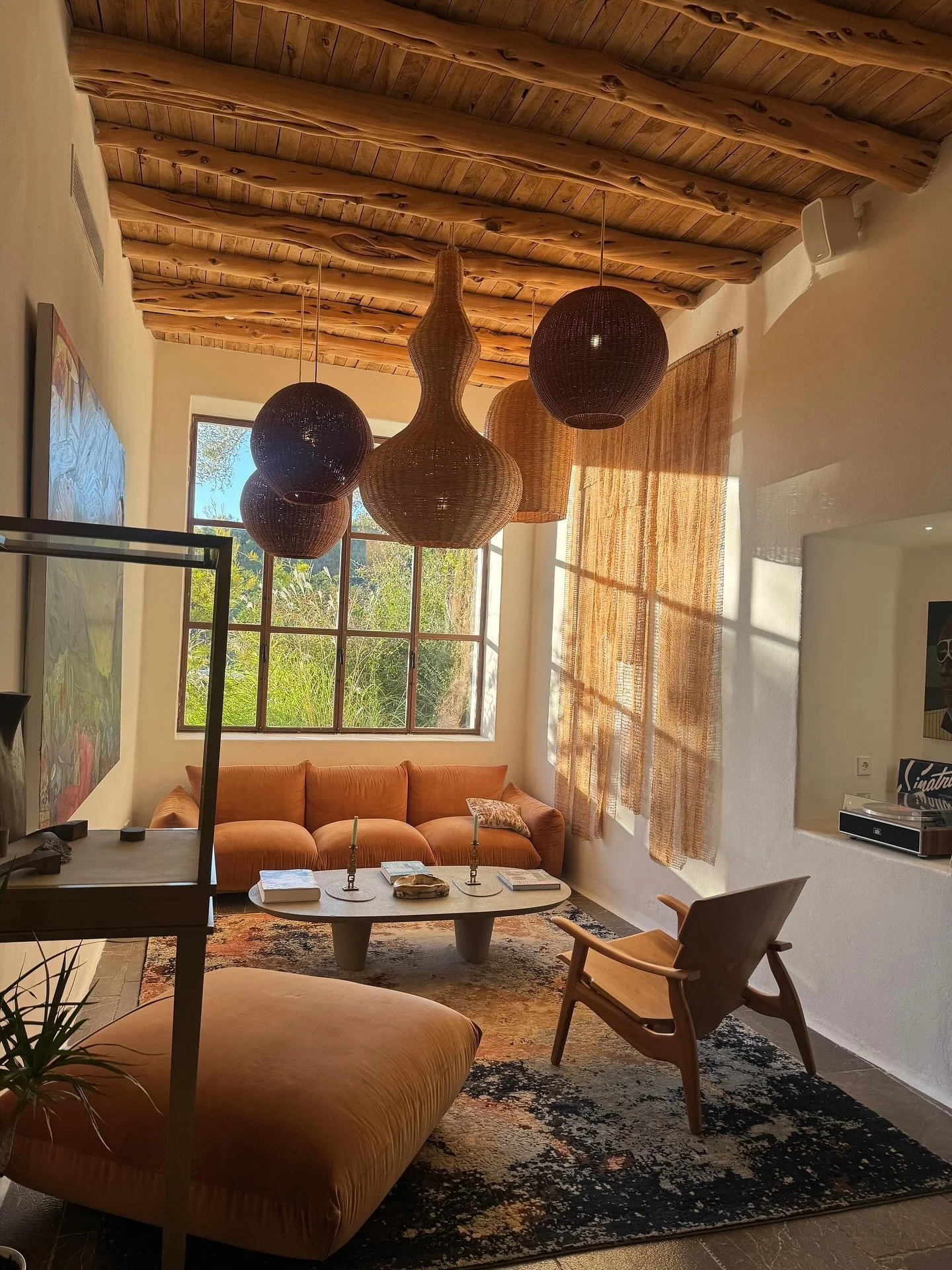 Fincadelica San Lorenzo bathed in golden light, the kind of space that makes time slow down.

Photograph @ljbmakeup 

#goldenlight #ibizainterior #ibizainteriors #ibizainteriordesign #interiordesign #interiordecor #luxuryinterior #luxuryinteriordesig