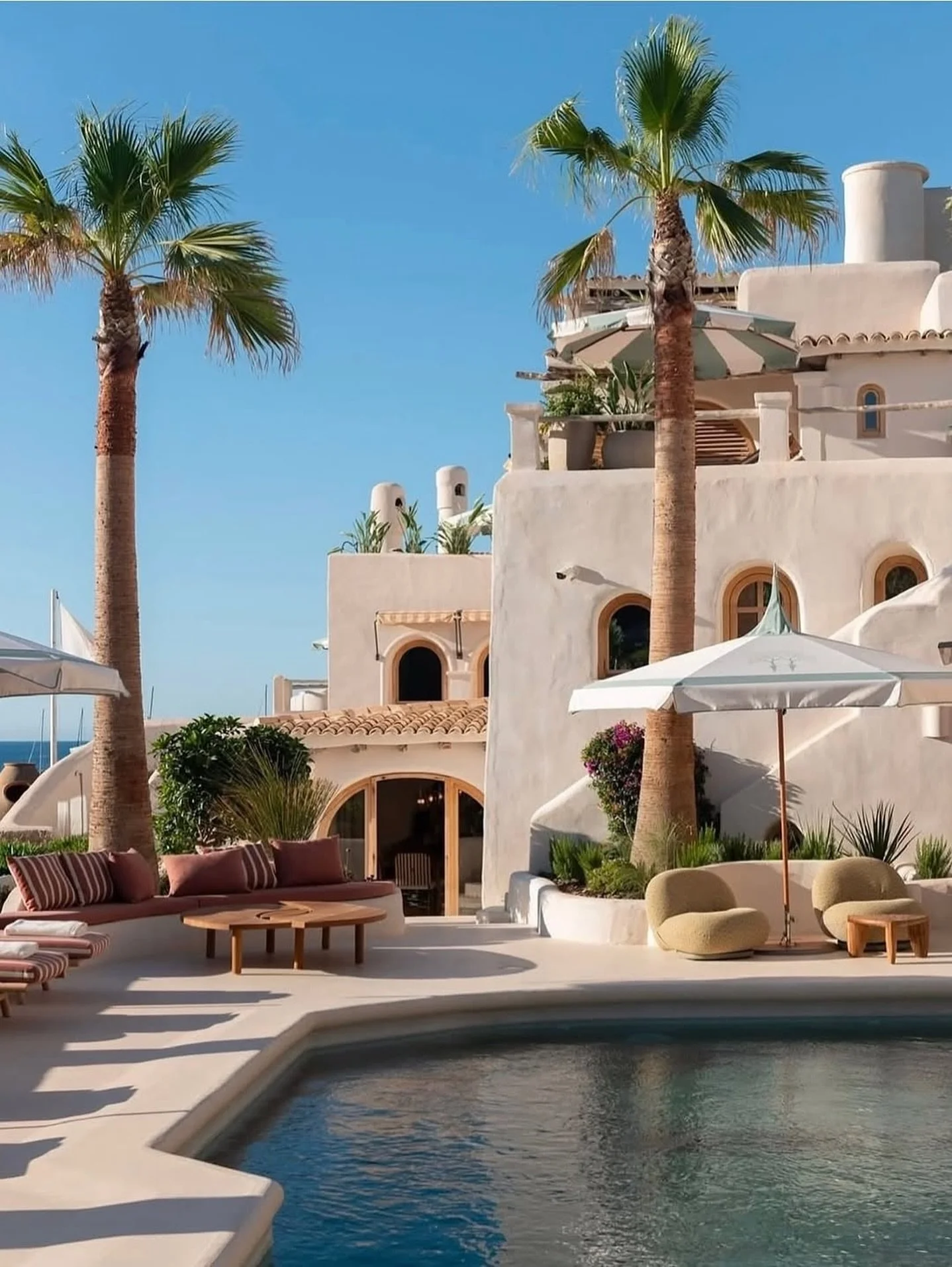 Where sun-bleached stone meets the shimmer of the Med, this is barefoot luxury, redefined.
Every curve, every shadow, every softened line at Xarraca whispers of slow days and salt-kissed air.
Explore the full property at www.fincadelicaibiza.com or