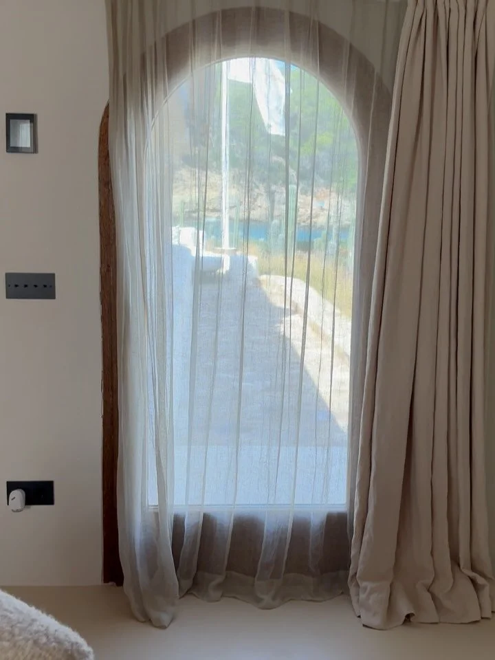 The curtain glides back. The door swings open. And suddenly, you’re here, surrounded by cacti, kissed by sea breeze, overlooking one of Ibiza’s most untouched coves.
A moment of stillness, a sense of wonder.
This is barefoot luxury at i