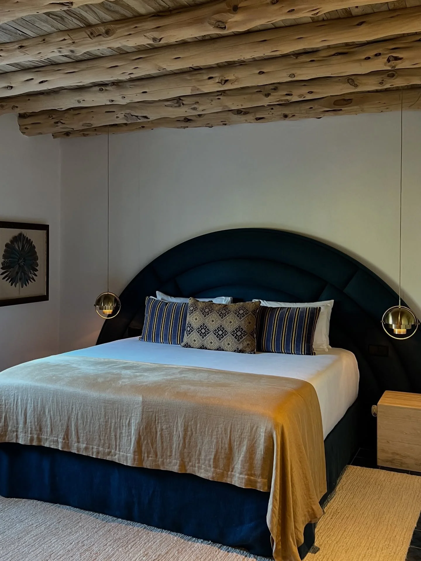 Fincadelica San Lorenzo, cosy, curated, and quietly luxurious.

From handwoven textiles to vintage radios, bold art to raw wood finishes, every detail is intentional. This is not just a place to stay, it&rsquo;s a space to feel. 

Whether you&rsquo;r