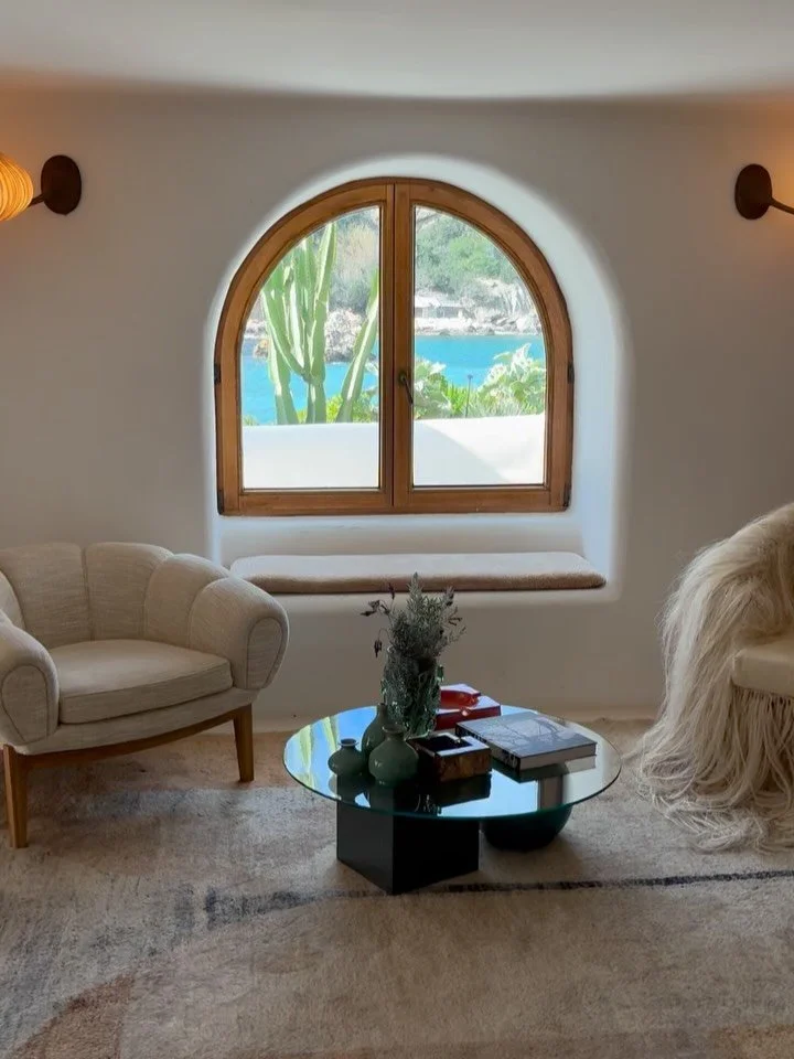 Interiors at Cala Xarraca 🤍

Soft curves, natural textures and that unmistakable northern light.

Homes here are designed to slow you down, cool in summer, cosy in winter, always connected to the landscape outside.

From sculpted fireplaces to sea-f