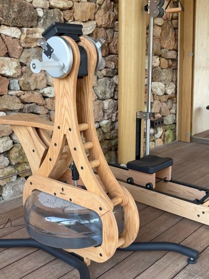 Introducing the new gym at Fincadelica San Lorenzo.

A space where performance meets presence.

Crafted with innovative design and cutting-edge technology, our training studio blends seamlessly into its natural surroundings , warm woods, stone walls,