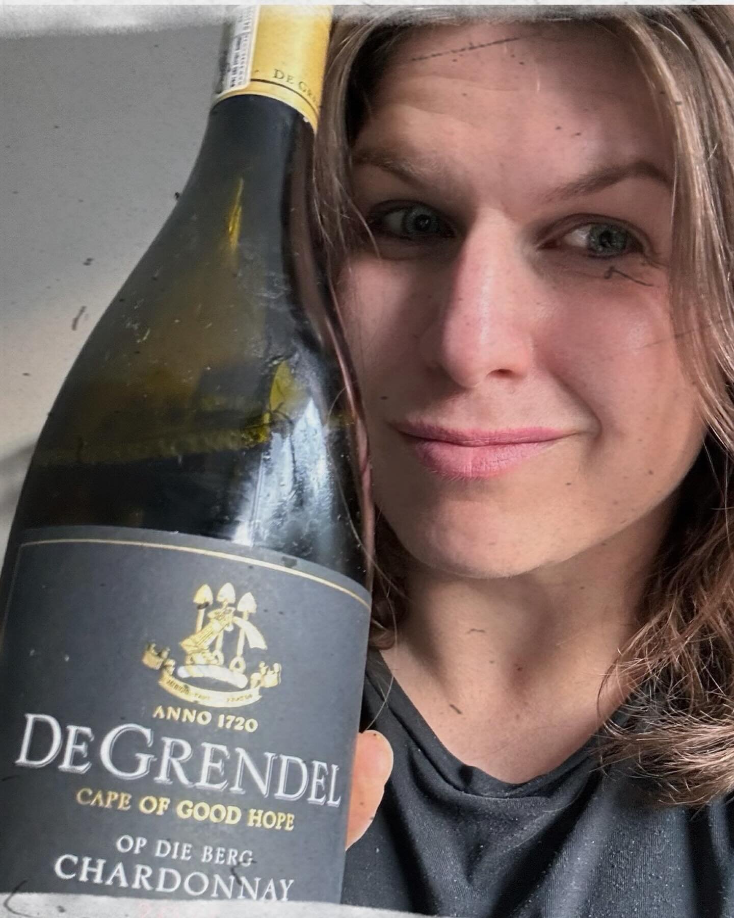 Back after a bit of a break.

Spring has sprung in London town with a bit of an icy edge, this called for a Chardonnay, South African and something that punches above its weight.

@degrendelwines Op Die Berg Chardonnay from @rakq.uk was the choice an