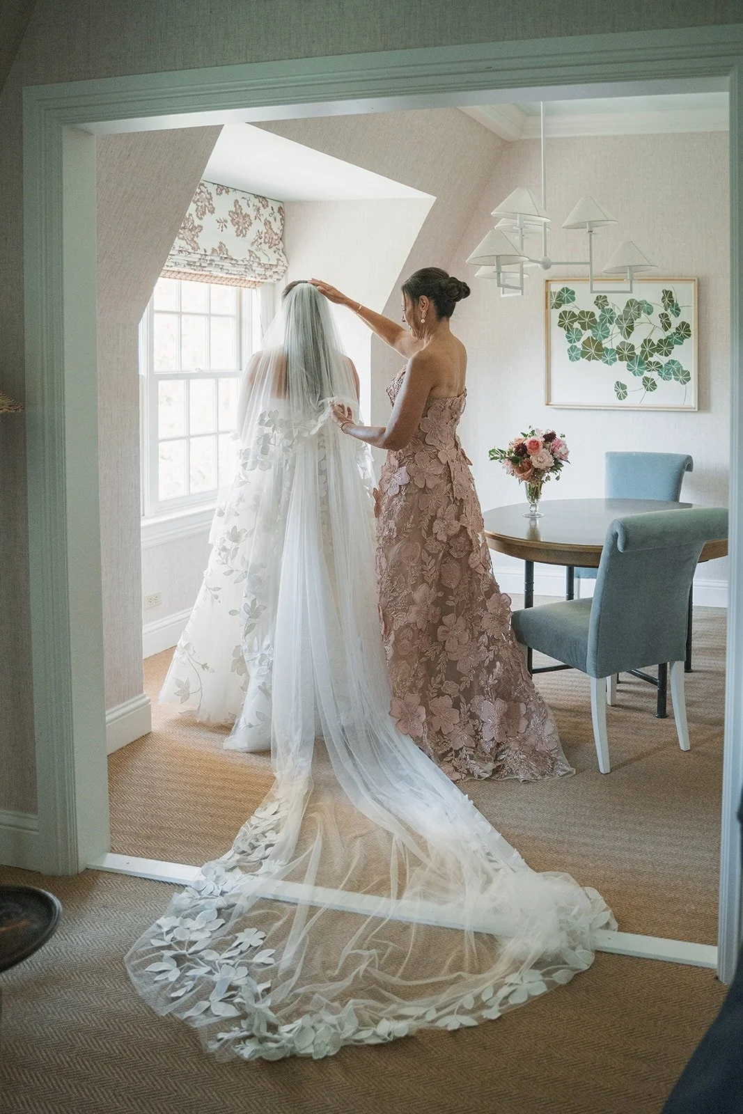 Oscar de la Renta bridal gown at Mayflower Inn wedding